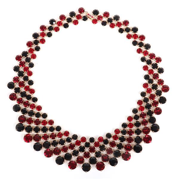 Crown Trifari vintage ruby red and jet black faceted: Crown Trifari vintage ruby red and jet black faceted crystal diamante 'net' jewel bib choker necklace.Rhodium plated.