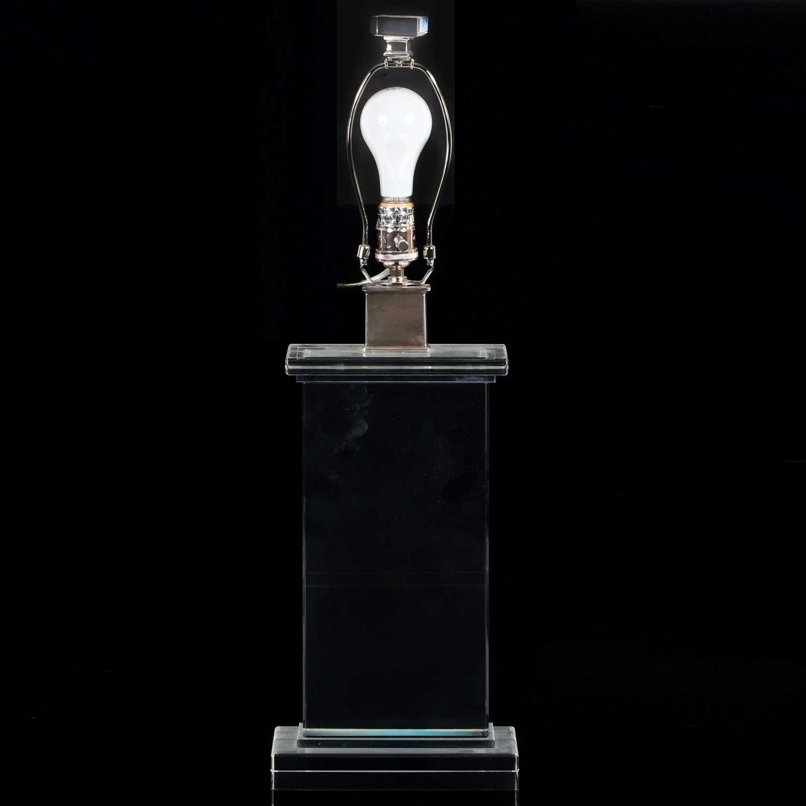 Leaded Crystal monolithic designer table lamp. 28 1/2"H: Leaded Crystal monolithic designer table lamp.28 1/2"H x "8 1/4W (including finial).