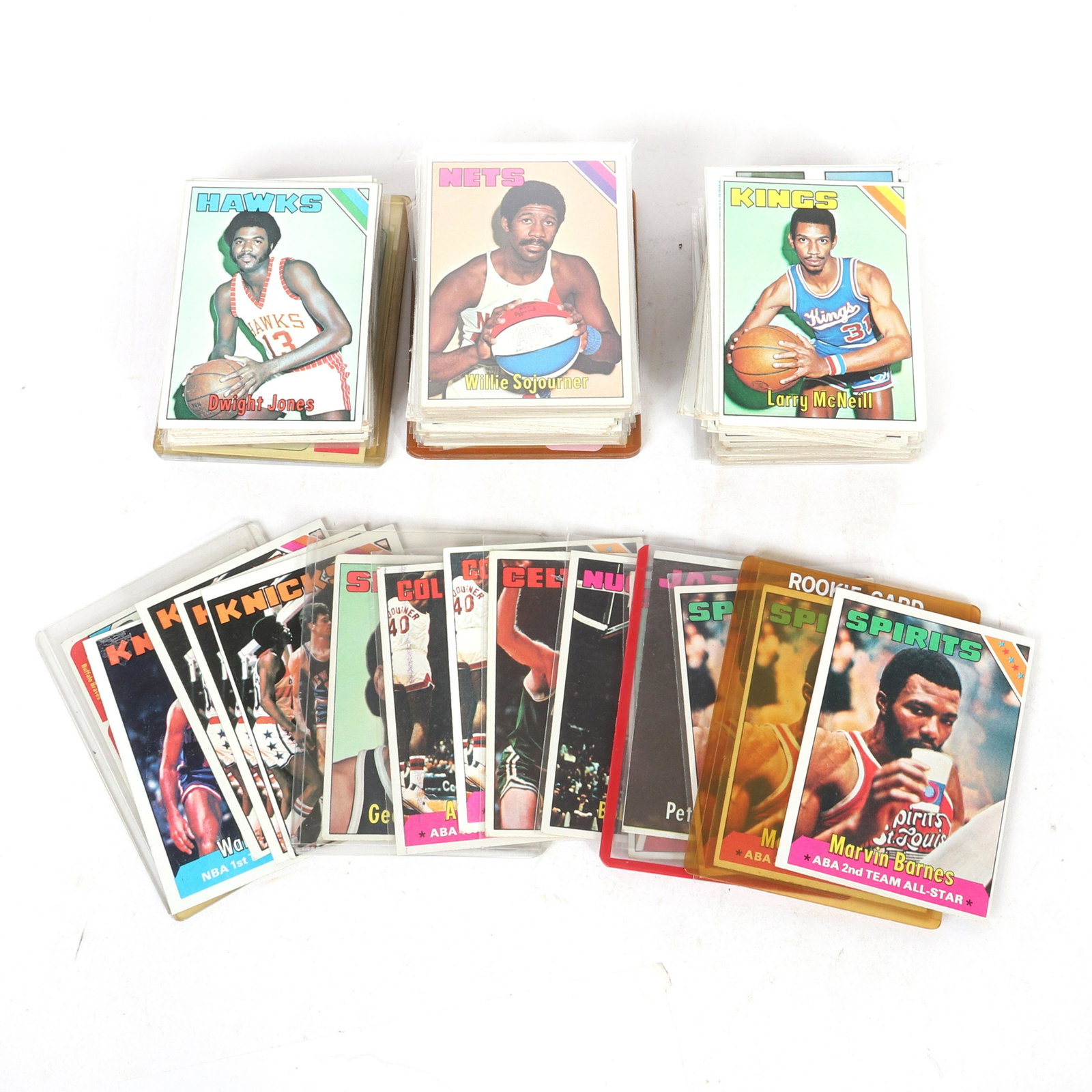 Lot of 206 - 1975-76 Topps Basketball Cards: Lot of 206 - 1975-76 Topps Basketball Cards, among the key cards are: 3-Marvin Barnes RC, Pete Maravich, Mel Daniels, Bobby Jones RC, Dave Cowens, 2-Artist Gilmore, George Gervin, 3-Phil Jackson, Walt