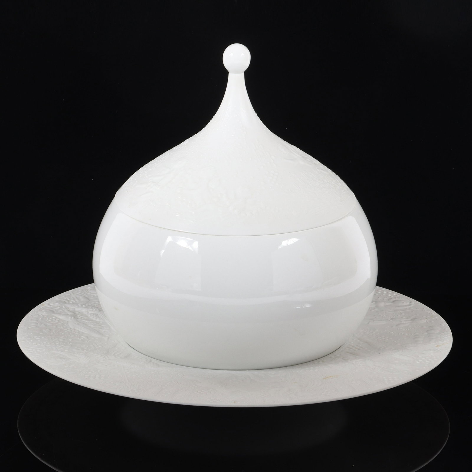 Bjorn Wiinblad The Magic Flute" collection Rosenthal: Bjorn Wiinblad "The Magic Flute" collection Rosenthal porcelain covered vegetable dish and under plate. Features embossed renderings from Mozart's "Die Zauberflote". Marked on bottom with Rosenthal st