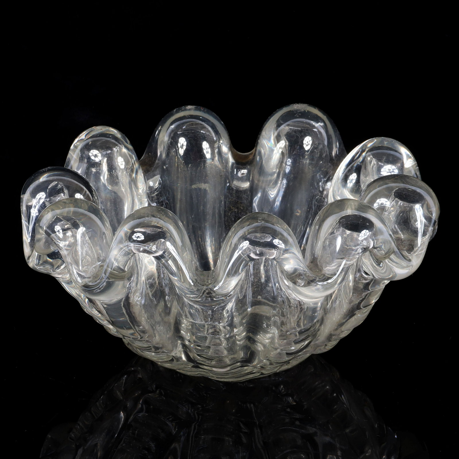 Barovier Murano art glass shell form bowl.: Barovier Murano art glass shell form bowl. 3 1/2"H x 6 1/2" diam
