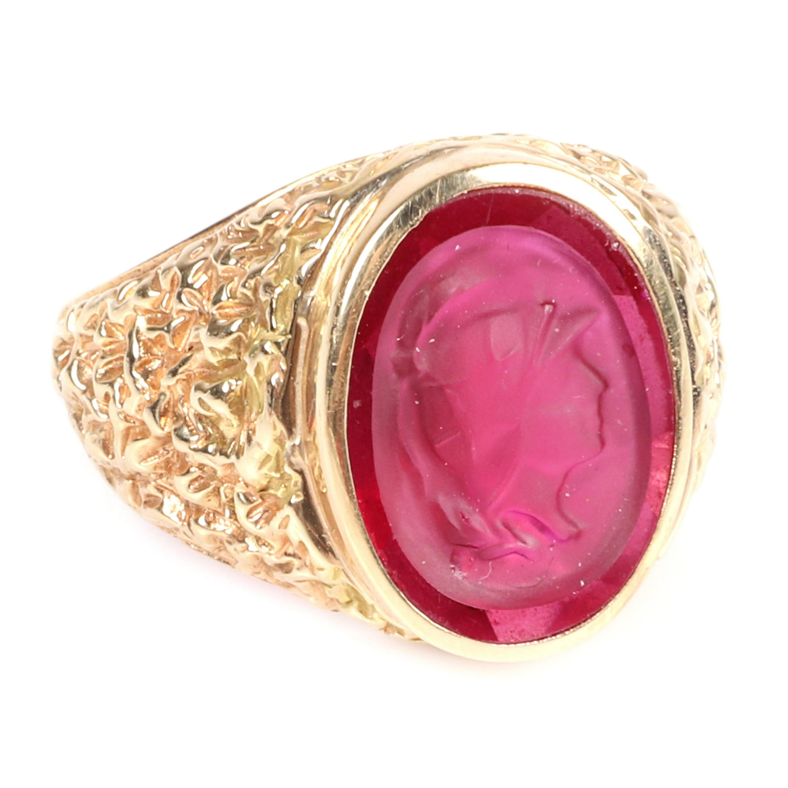 Men's 14K yellow gold ruby red Spinel intaglio knight: Men's 14K yellow gold ruby red Spinel intaglio knight cameo signet ring, 8.25dwt. Unmarked. Size 10, 3/4"W