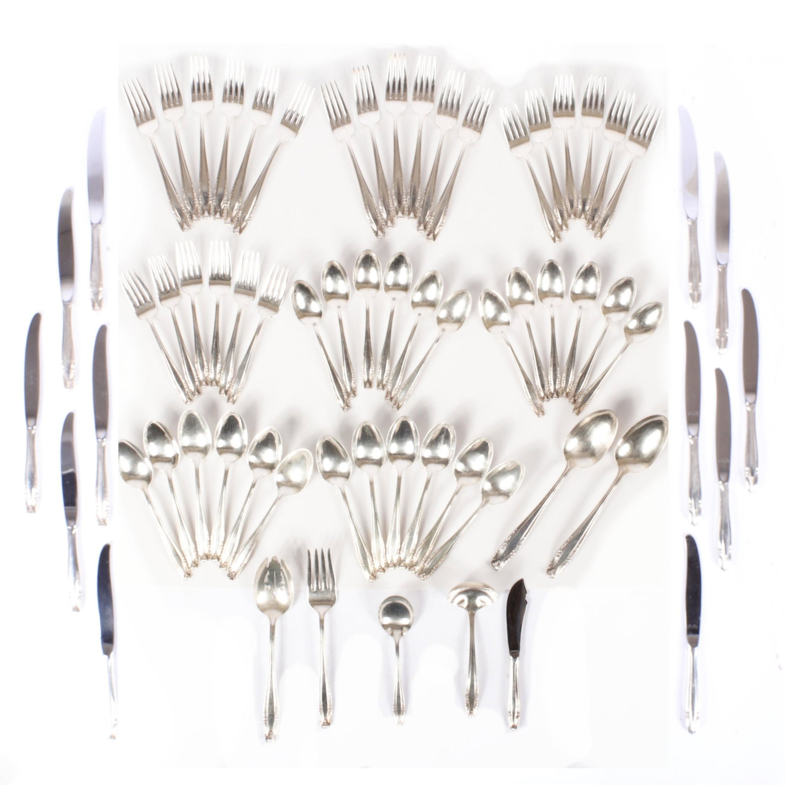 Wallace Stradivari 91pc sterling silver flatware: Wallace Stradivari 61pc sterling silver flatware complete service for 12, 5pc place settings and serving. Includes 12 knives, 12 dinner forks, 12 tablespoons, 12 teaspoons, 12 salad forks, 2 large ser