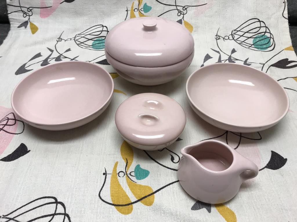 Russel Wright Iroquois Pink Seven Pieces: 8"diam. (1 of 2)