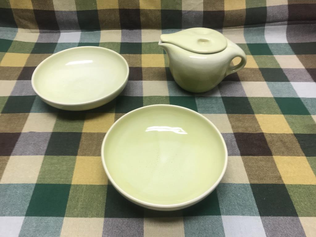 Russel Wright Iroquois Avocado Yellow â€œRaindropâ€œ or: Russel Wright Iroquois Avocado Yellow â€œRaindropâ€œ or â€œFoamy” After Dinner Coffee Pot and lid; Two 8” Open vegetable Bowls- All marked â€œRussel Wright CHINA by Iroquoi