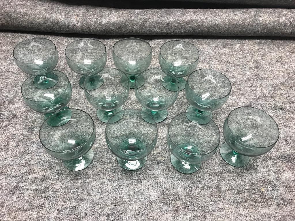 Russel Wright American Modern Set of Twelve Old: Russel Wright American Modern Set of Twelve Old Morgantown Seafoam 4” Goblets 4”H