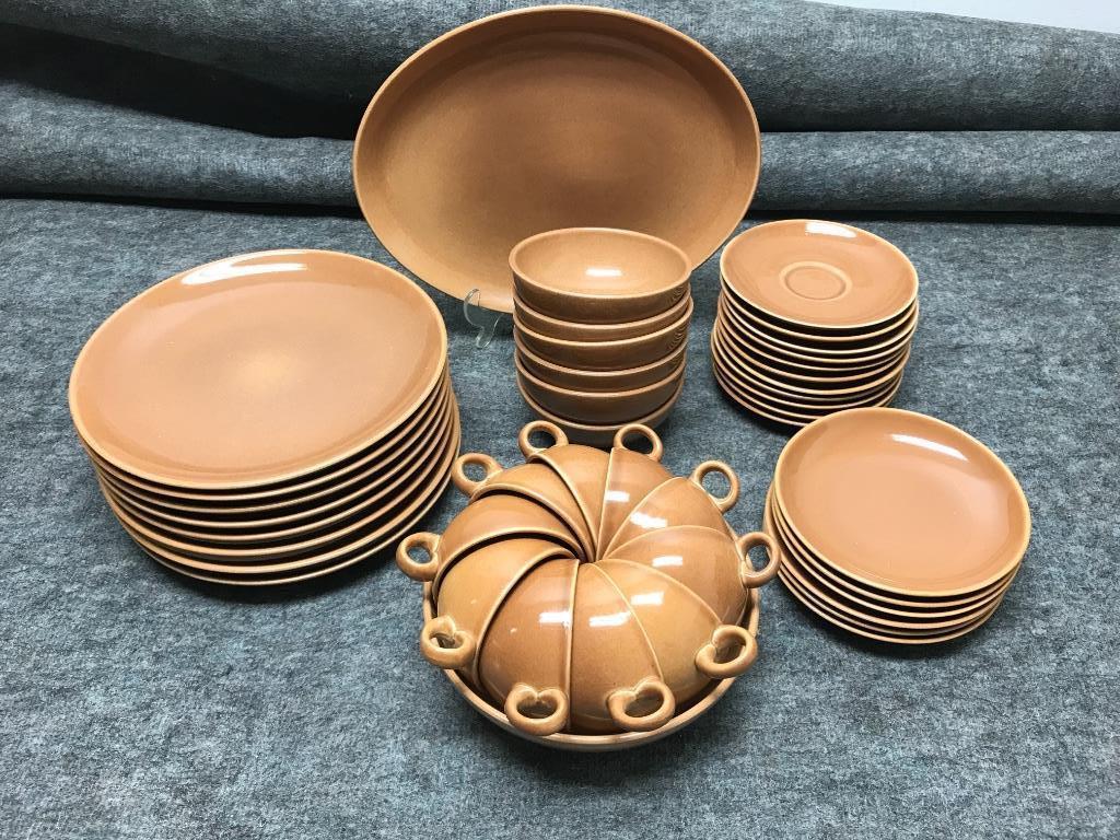 Russel Wright Iroquois Ripe Apricot 44 Piece Service (1 of 2)