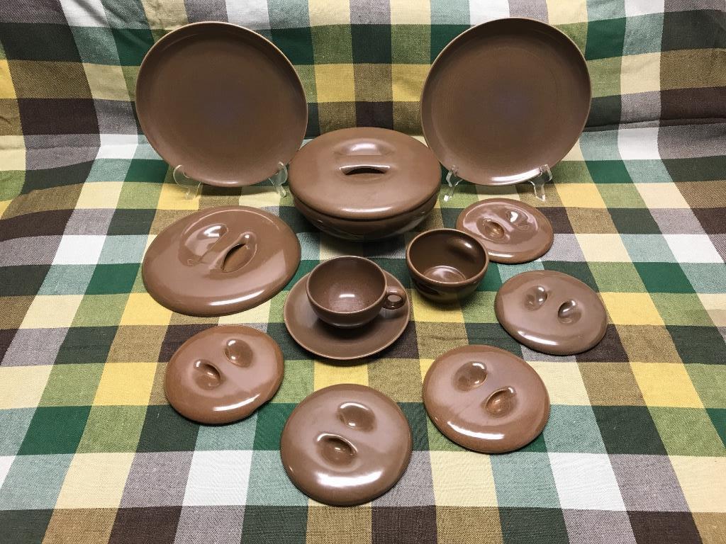 Russel Wright Iroquois Nutmeg Lot of 14 Pieces: 9"diam.: Russel Wright Iroquois Nutmeg Lot of 14 Pieces: Two 9” Luncheon Plates; Teacup and Saucer; One b&b; Stacking Sugar; 8” Casserole Base-CRACKED; Two early Bridge Handle 8” Casserole Li