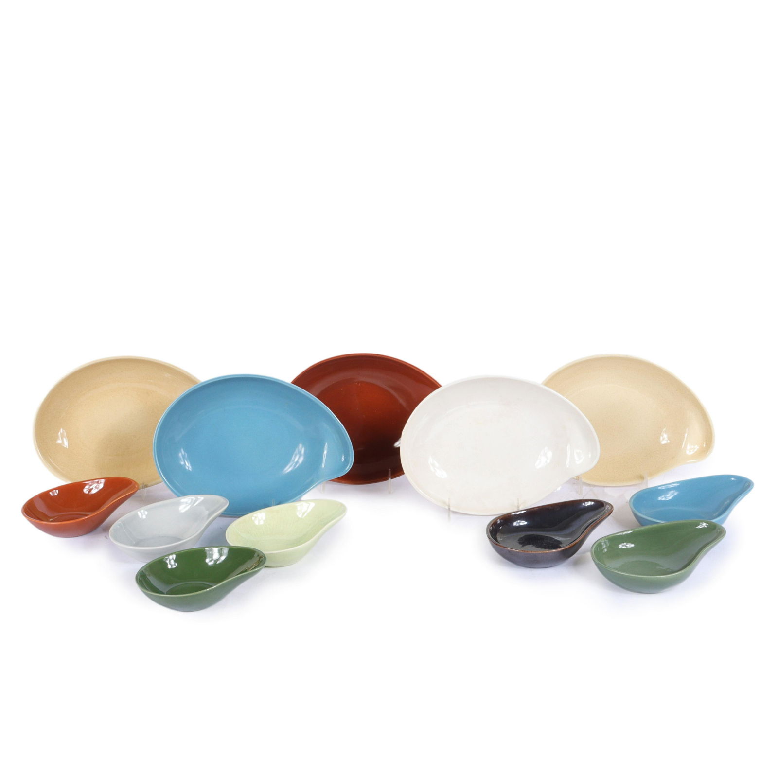 Eva Zeisel Town & Country MCM 12pc comma dish group: small rust comma bowl, 7 1/2"Diam. (platter): Eva Zeisel Town & Country MCM 12pc comma dish group: small rust comma bowl, small gray comma bowl, small chartreuse comma bowl, small green comma bowl, medium bronze gunmetal comma bowl, medium green