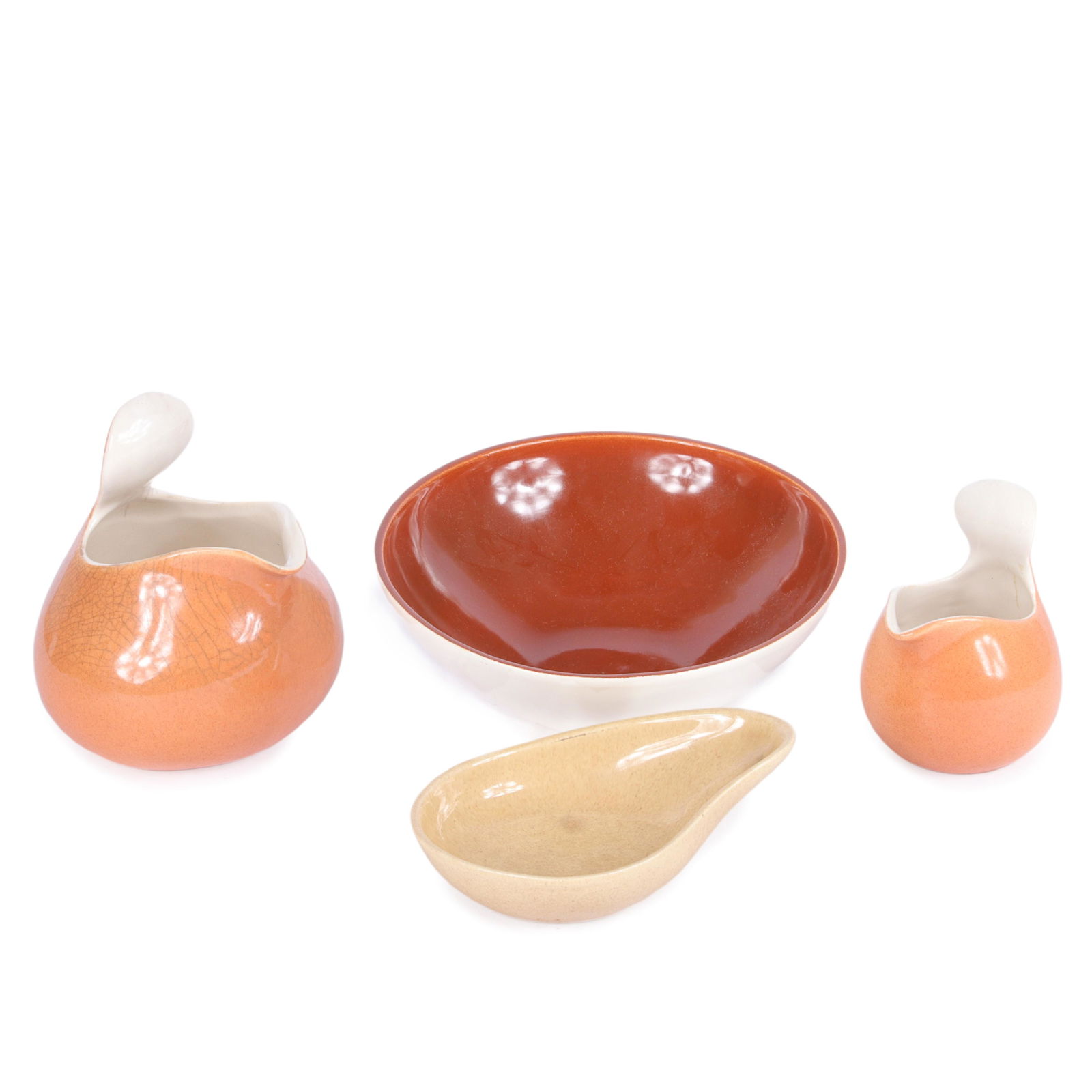 Eva Zeisel Town & Country MCM 4pc dish group: medium peach pitcher, peach creamer, 8 3/4"Diam: Eva Zeisel Town & Country MCM 4pc dish group: medium peach pitcher, peach creamer, rust and cream serving bowl, sand comma bowl. 8 3/4"Diam (serving bowl)