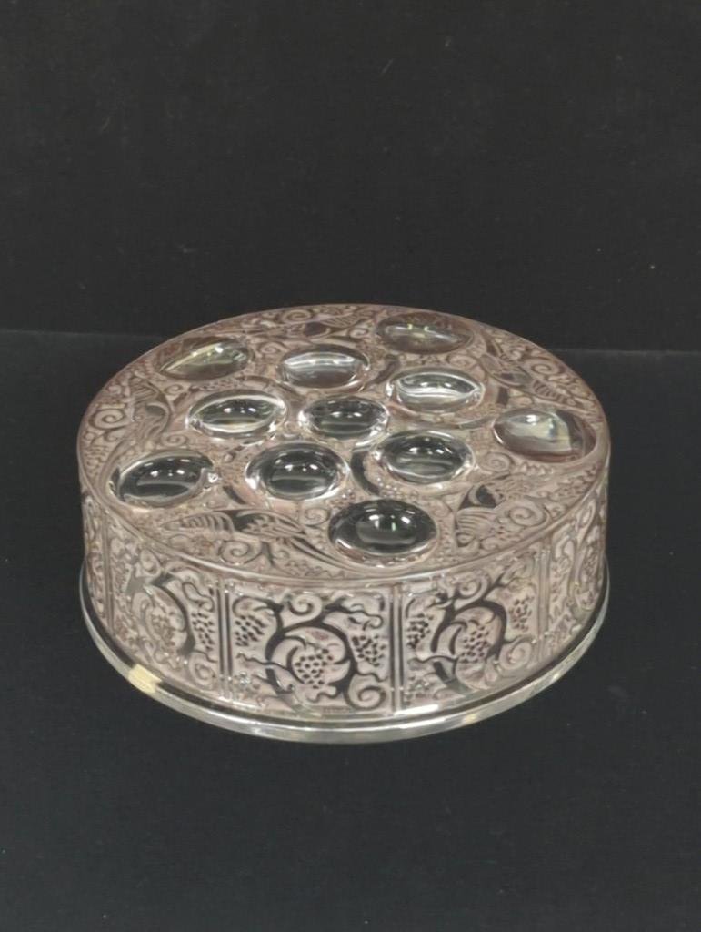 Lalique France "Roger" Art Deco glass covered ladies vanity powder box, 1926 design by Rene Lalique. (1 of 7)