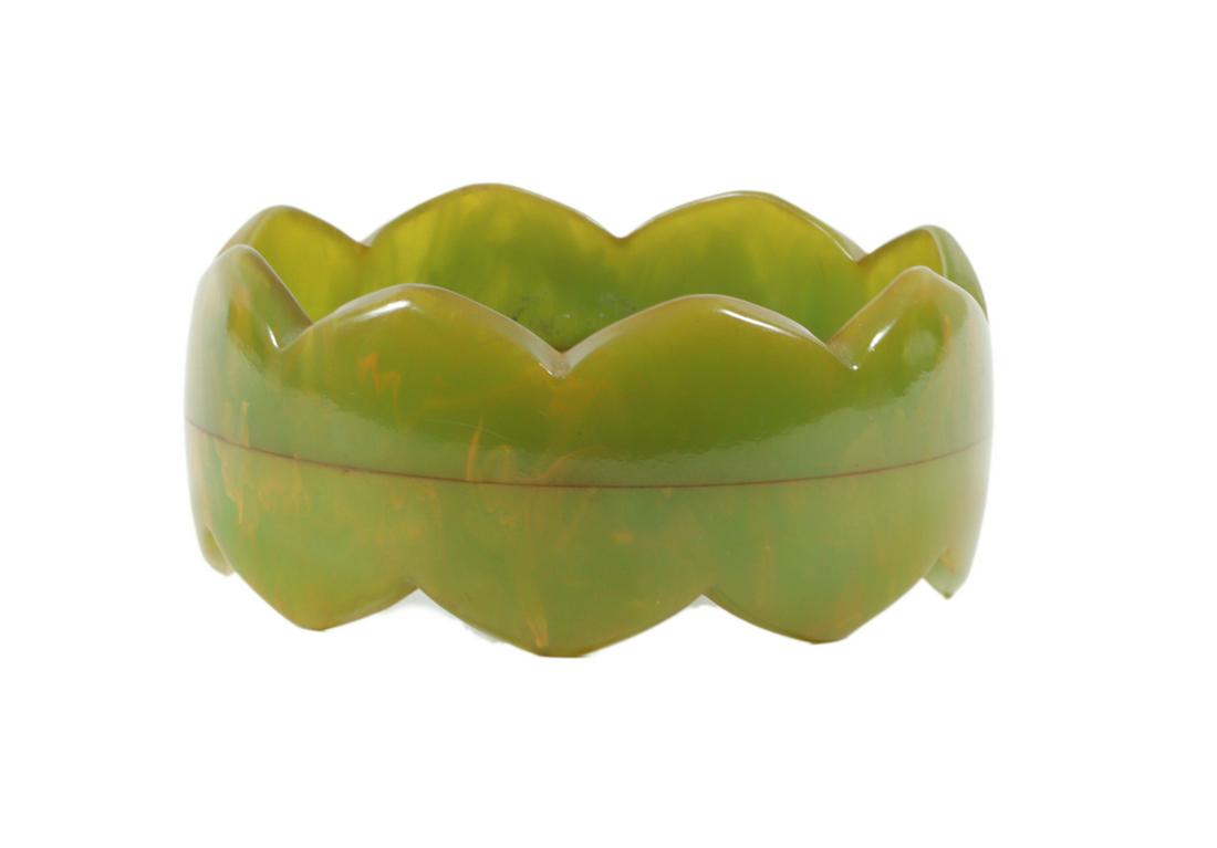 Wide marbled green apple sawtooth zig zag laminated carved Bakelite bangle bracelet 3"Diam. x 1 (1 of 4)