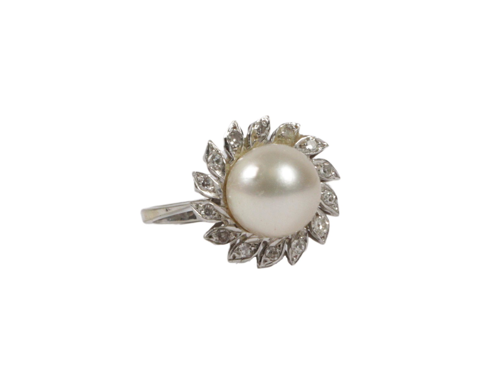 18K white gold grey Tahitian pearl ring with diamonds Size 5 (1 of 7)