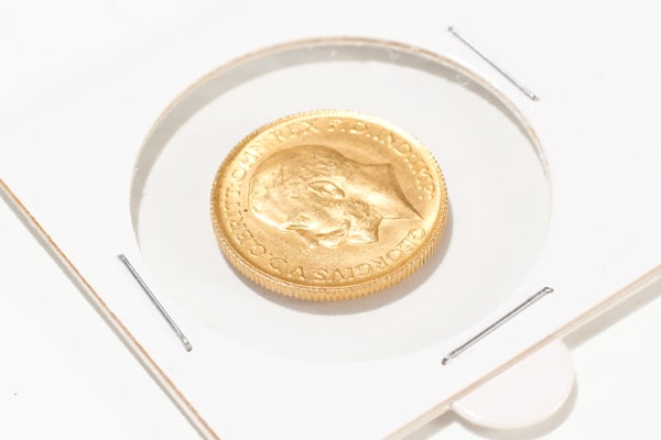 22K gold sovereign King George V 1911 Great Brittan coin (1 of 4)