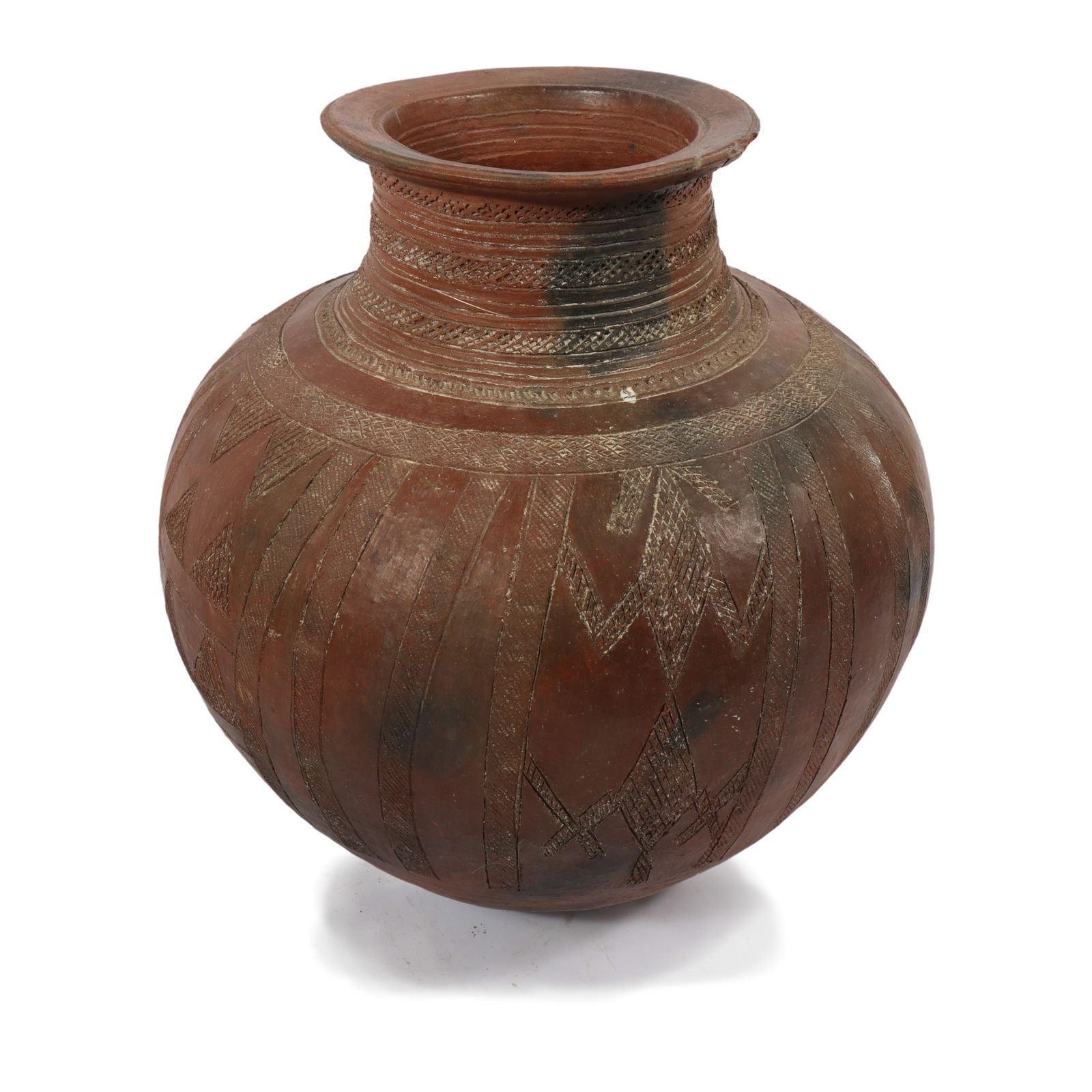 African Kwali 16.5 inch redware earthenware pottery jar with carved decoration, Nigeria. 16 1/2?H x: African Kwali 16.5 inch redware earthenware pottery jar with carved decoration, Nigeria. 16 1/2?H x 14?Diam.