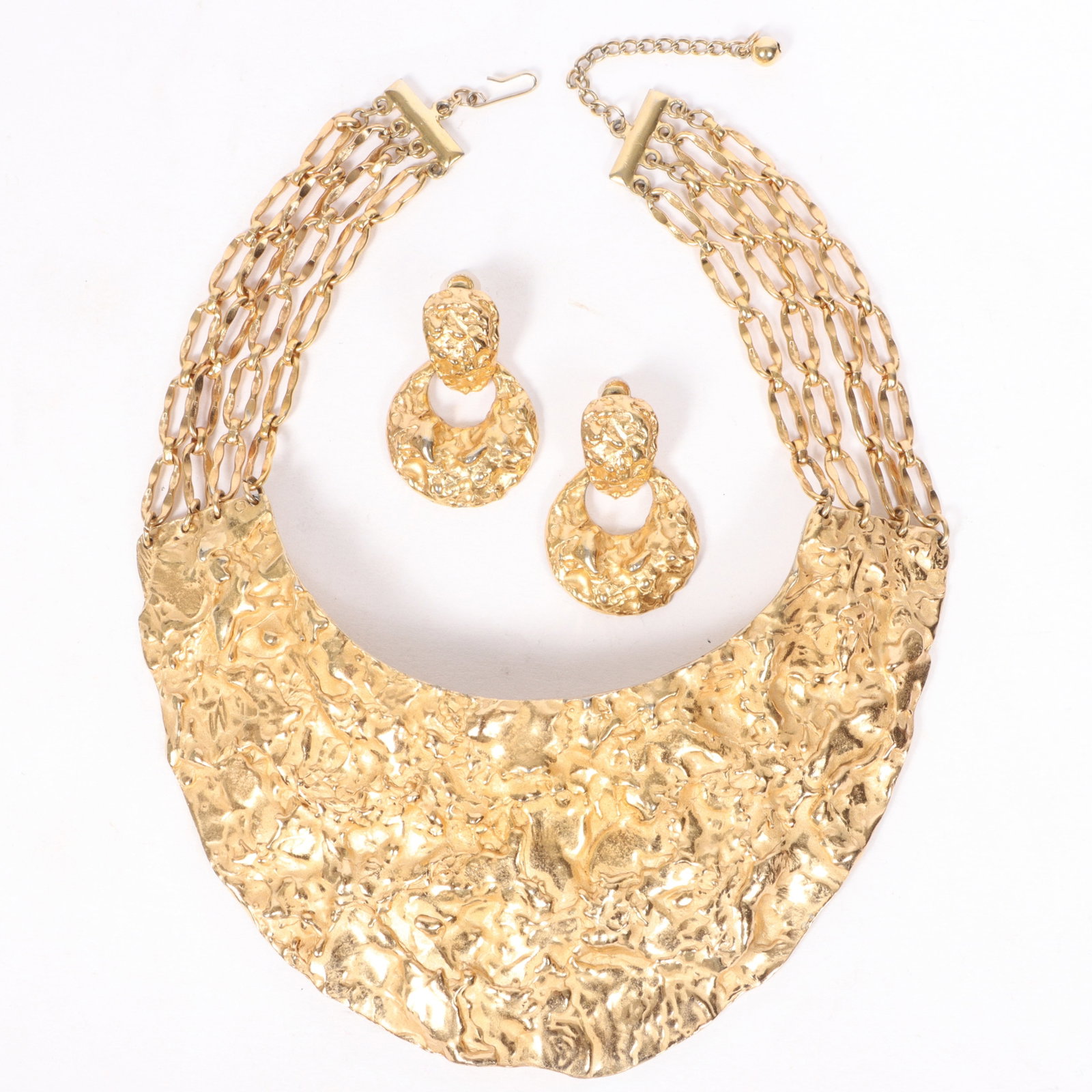 Napier matching set including bib necklace and matching earrings.: Napier matching set including bib necklace and matching earrings. Provenance: From the collection of Cheryl Killmer. 14"L x 2 3/4"W (necklace)