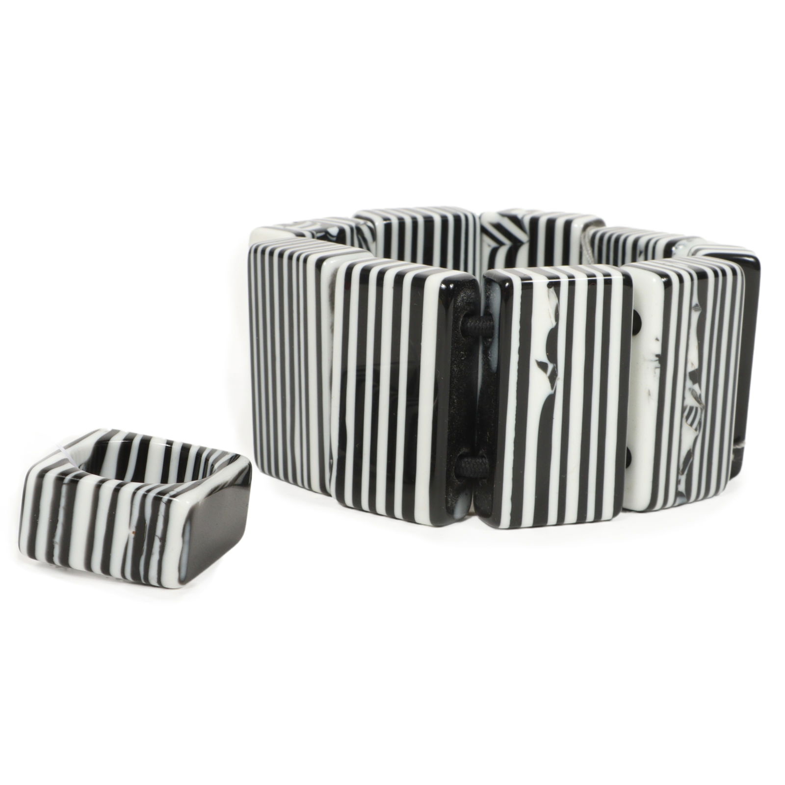 Jackie Brazil for Sobral stretchy plastic/ laminated black and white resin panel stretch bracelet (1 of 17)