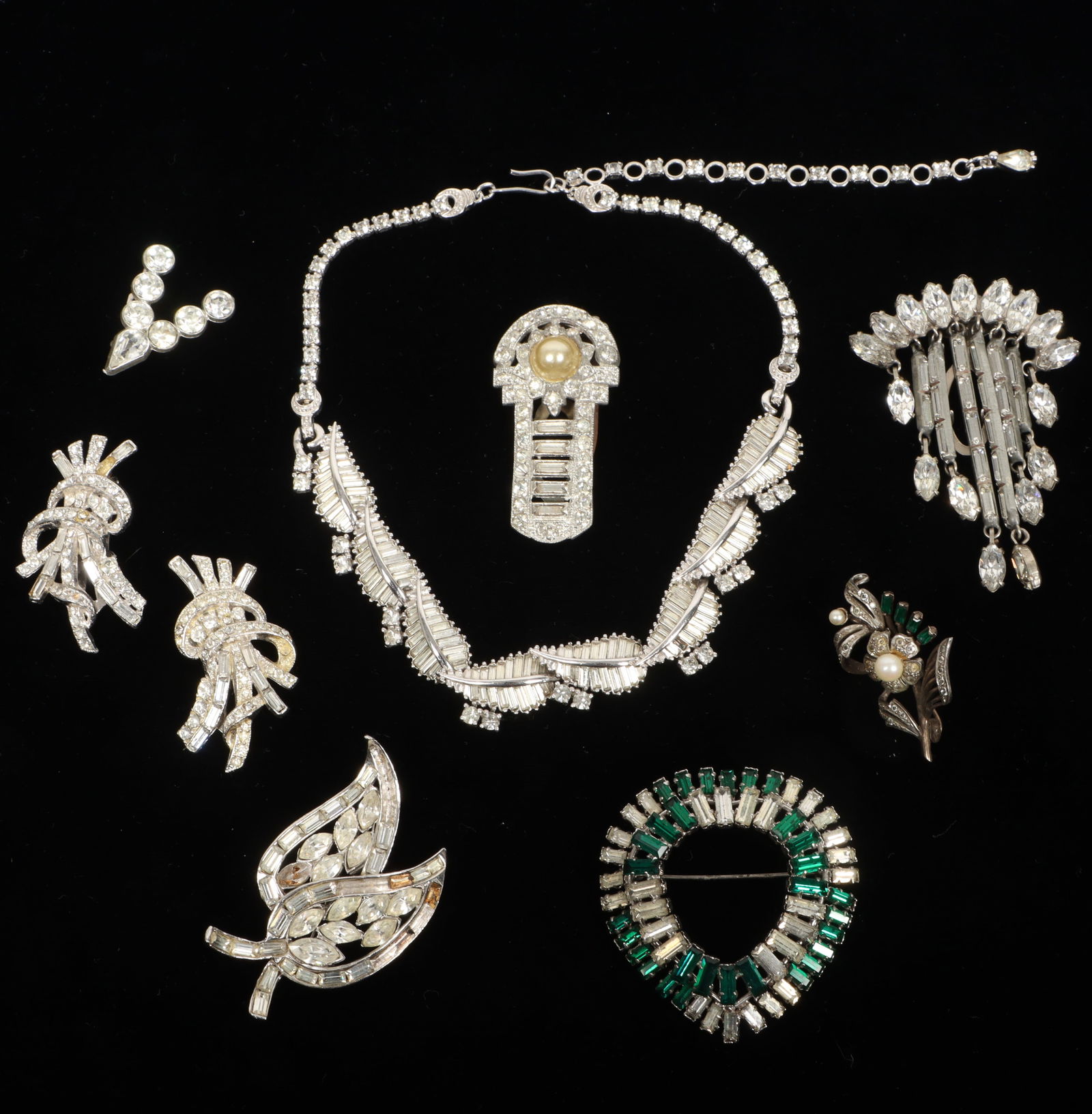 Art Deco / Retro diamante rhinestone costume jewelry group including Pennino baguette jewel leaf (1 of 16)