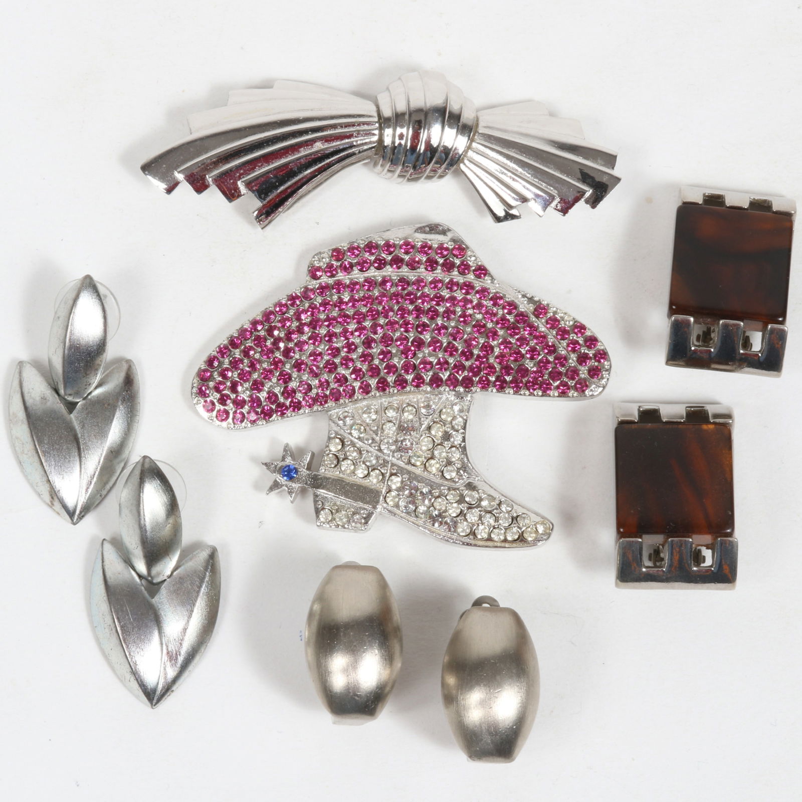 5pc Designer jewelry group: Givenchy bow brooch with Givenchy complementary articulated earrings,: 5pc Designer jewelry group: Givenchy bow brooch with Givenchy complementary articulated earrings, Jay Feinberg cowboy hat and boot brooch, Pierre Cardin silver tone earrings and Pierre Cardin plastic