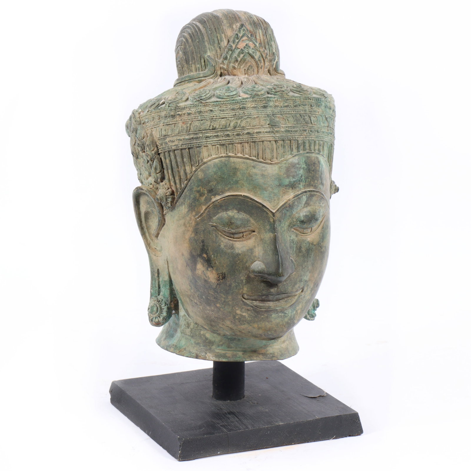 Large Asian Thai bronze head of Buddha statue on stand. 16"H x 8 1/2"W: Large Asian Thai bronze head of Buddha statue on stand. 16"H x 8 1/2"W
