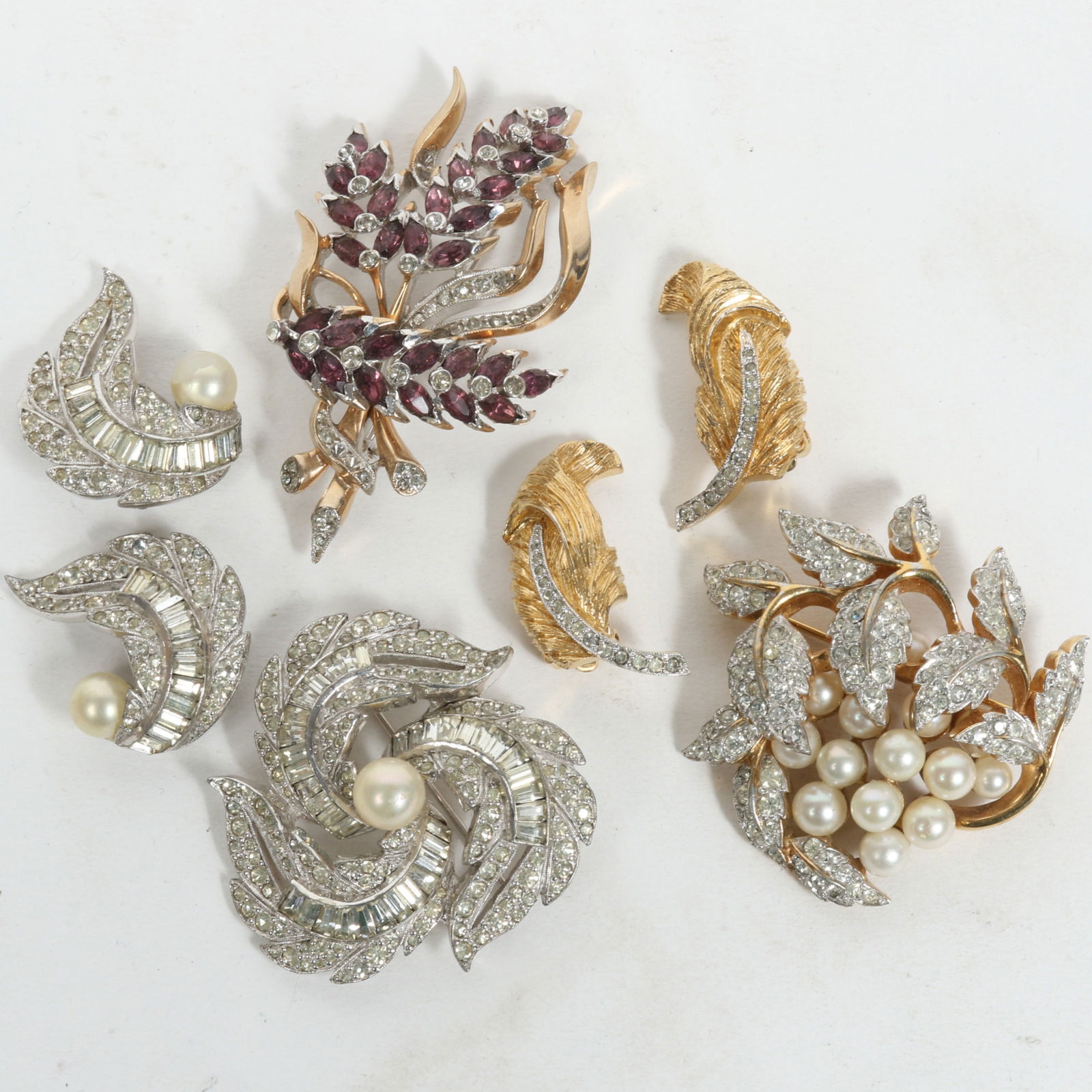 Vintage 5pc costume jewelry group; Reja floral bouquet brooch with purple jewel rhinestones, Jomaz (1 of 13)