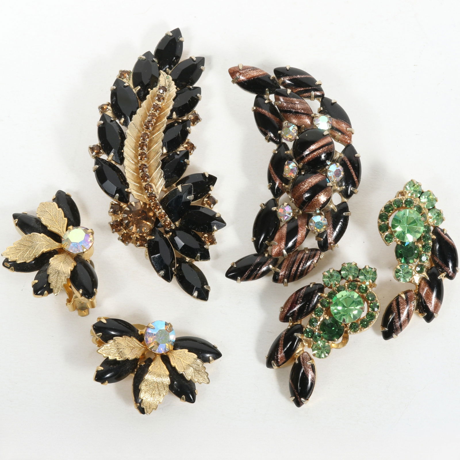 DeLizza & Elster Juliana 4pc group; black navette brooch with gold tone leaf accent with (1 of 8)
