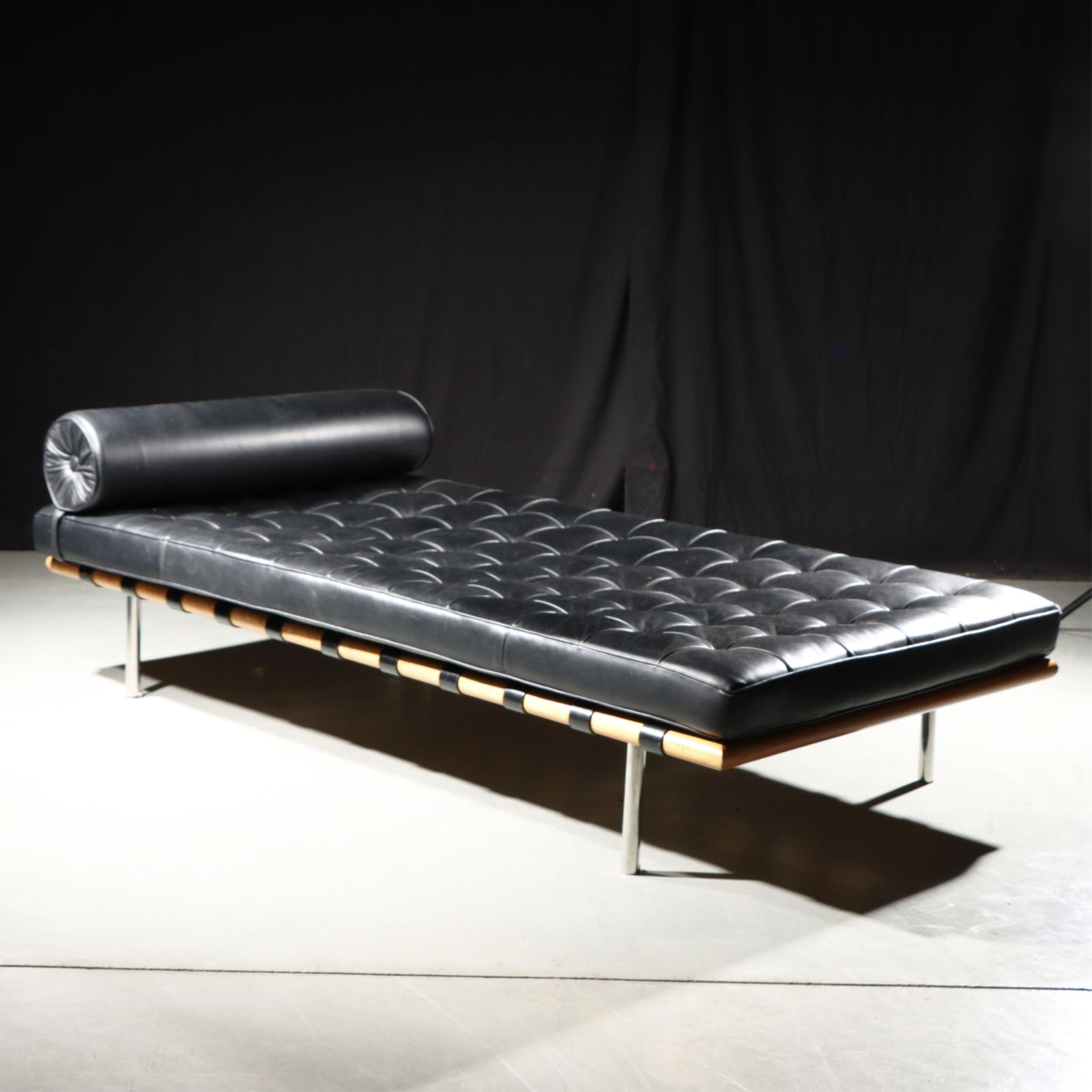 1970s black leather Knoll Barcelona daybed, Mies van der Rohe 76.5"w x 37"d x 15"h (1 of 9)