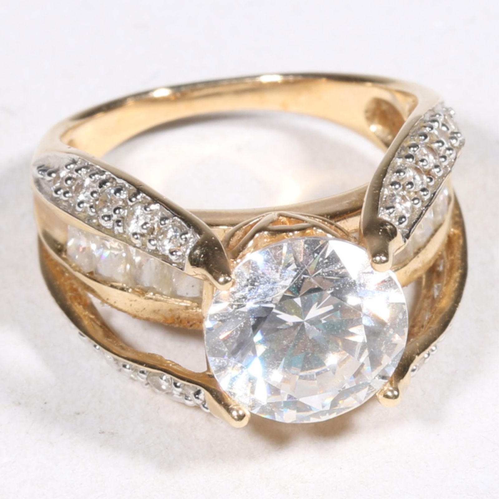 Meda 14K yellow gold split shank ring with colorless diamonte crystal jewels. Ring size 5 (1 of 7)