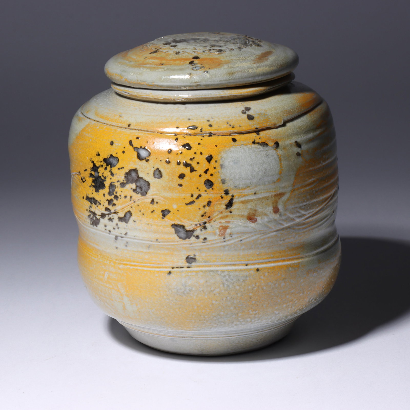 Don (Donald) Reitz, American (1929-2014, art pottery lidded jar, stoneware, 6 1/4"H x 5 1/2"Diam.: Don (Donald) Reitz American (1929-2014 art pottery lidded jar stoneware Signed under base. Biography from the Archives of askART: "Don Reitz: Clay, Fire, Salt, and Wood" by Jody Clowes Fearless improv