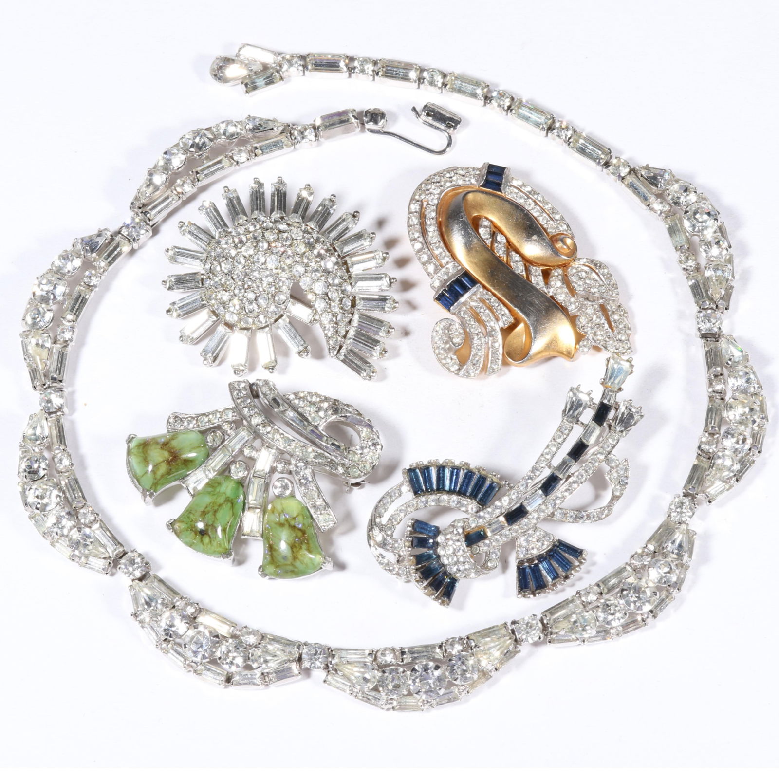 Vintage Retro rhinestone crystal jewelry group with Mazer Bros diamante rhinestone and art glass: Vintage Retro rhinestone crystal jewelry group with Mazer Bros diamante rhinestone and art glass spray brooch, three unsigned brooches, and necklace. From the private collection of Leigh Leshner, auth