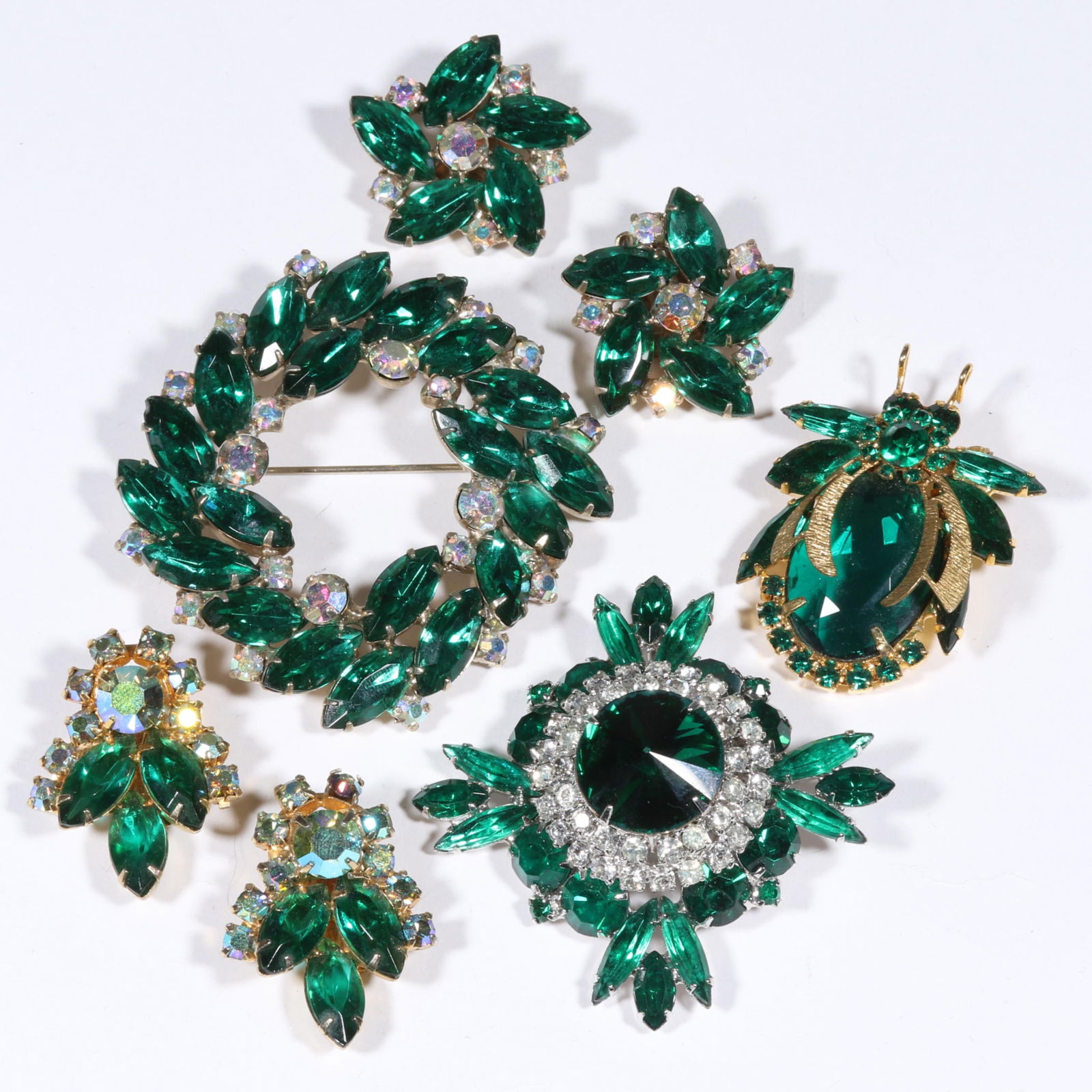 D & E Juliana 5pc. green rhinestone crystal jewelry group with bug brooch. 2 1/4" x 2 1/4" (rivoli (1 of 9)