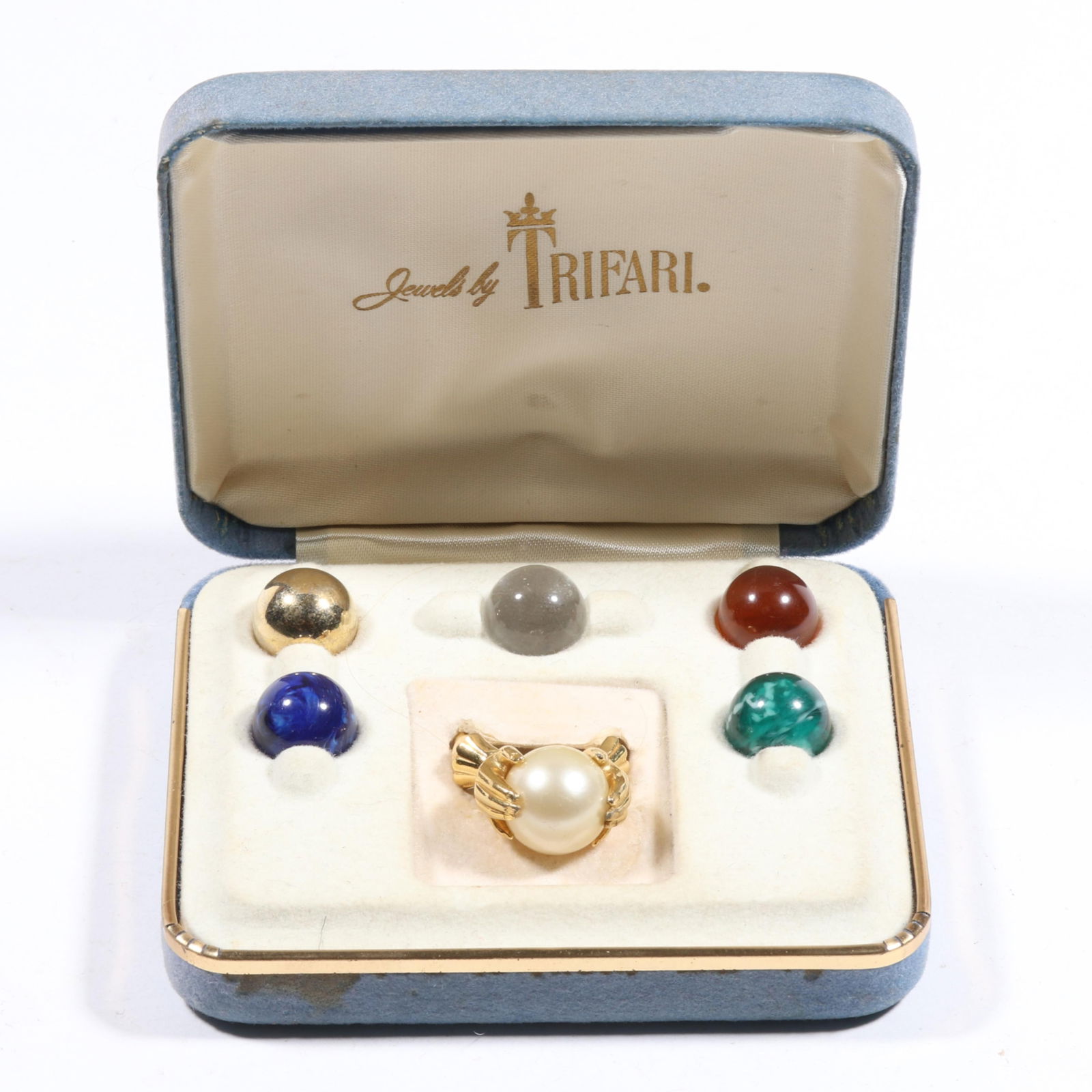 Vintage Crown Trifari hands ring with interchangeable plastic and gold tone metal orbs. Up to ring (1 of 9)