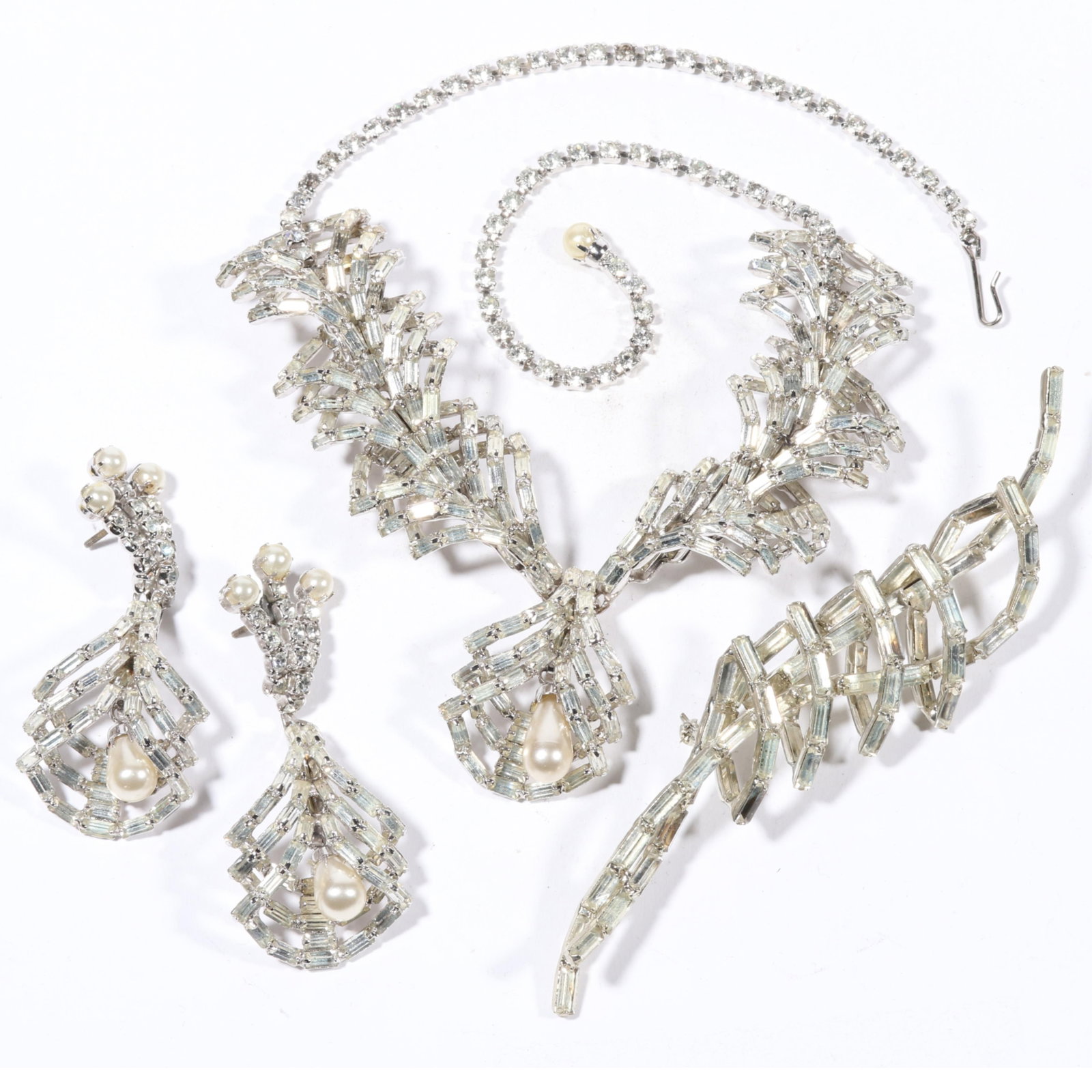 Vintage Retro Art Deco dimensional diamante and faux pearl drop parure with necklace, brooch and: Vintage Retro Art Deco dimensional diamante and faux pearl drop parure with necklace, brooch and earrings. Provenance: From the collection of Cheryl Killmer. 17 1/2"L x1 3/4"Drop (necklace)