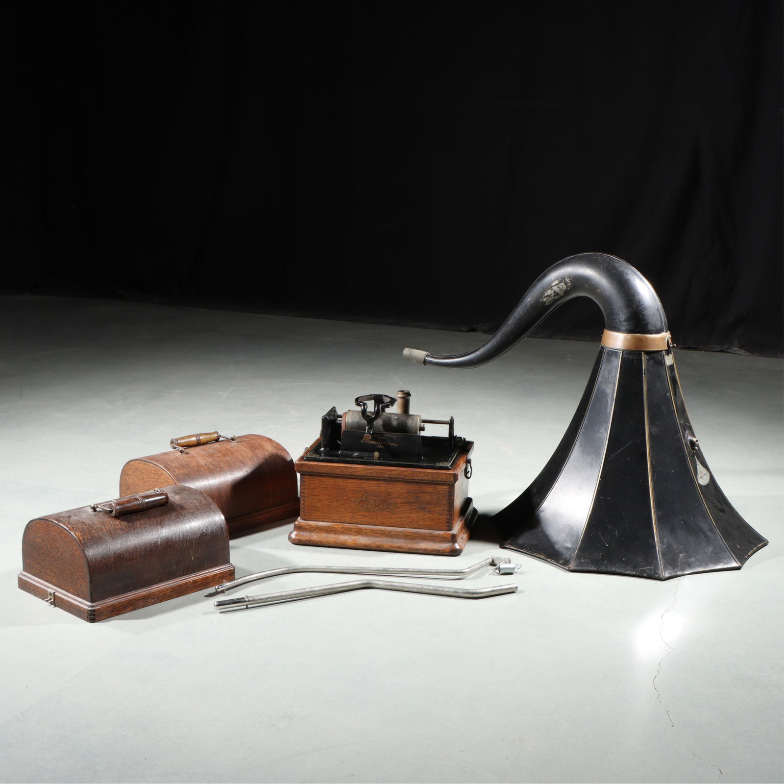 Edison Fireside cylinder phonograph model B with cygnet horn 10 1/2"H x 11 1/2"W x 8"D (Phonograph) (1 of 11)