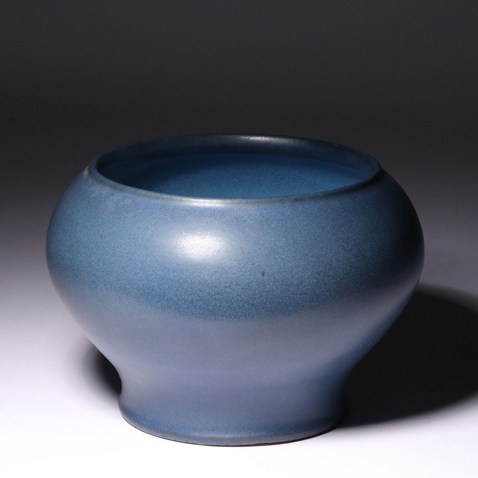 Marblehead matte blue art pottery vessel 4 1/2"H x 6 1/4"W (1 of 4)