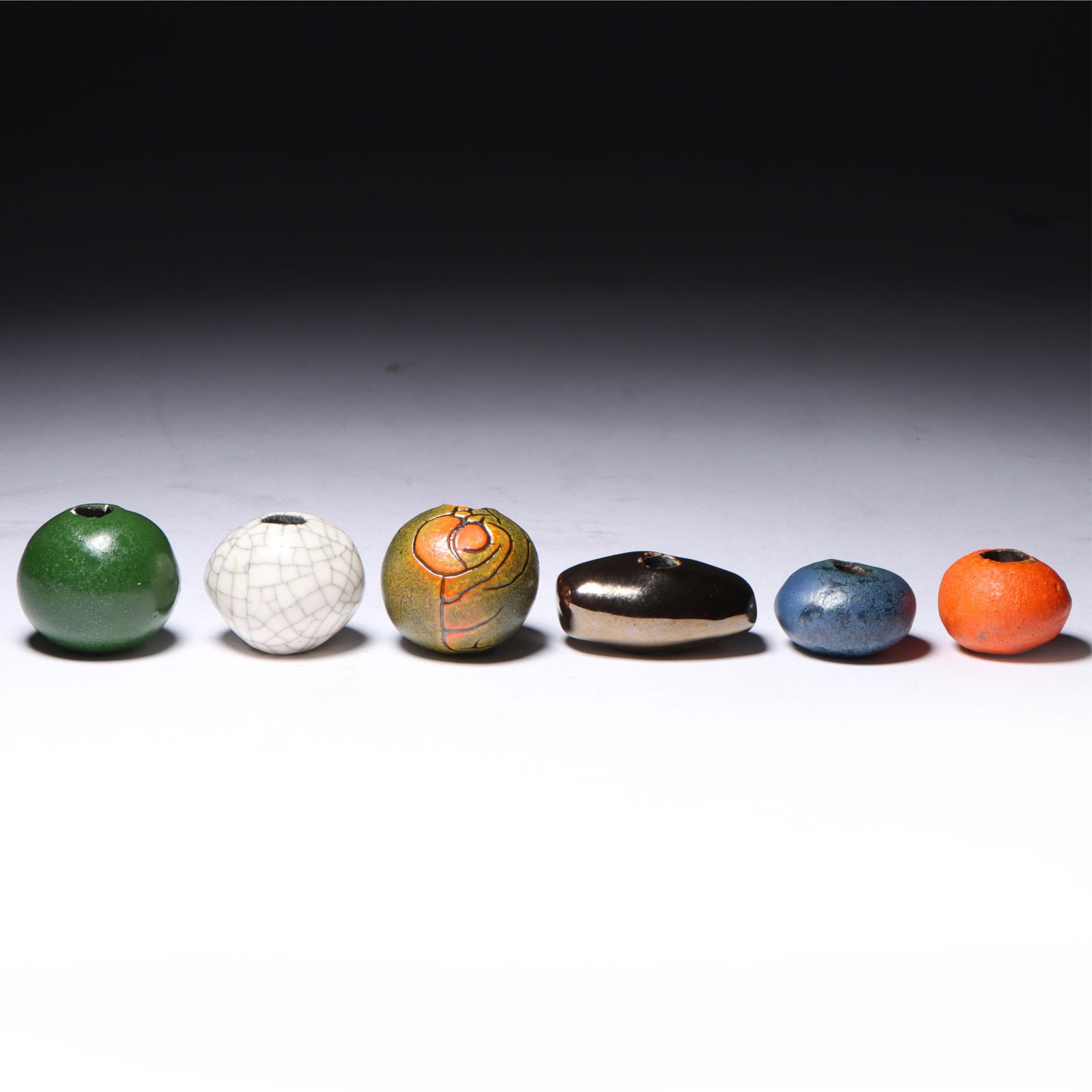 Doyle Lane, California, Louisianna (b.1925), Six glazed pottery beads, earthenware showcasing (1 of 6)
