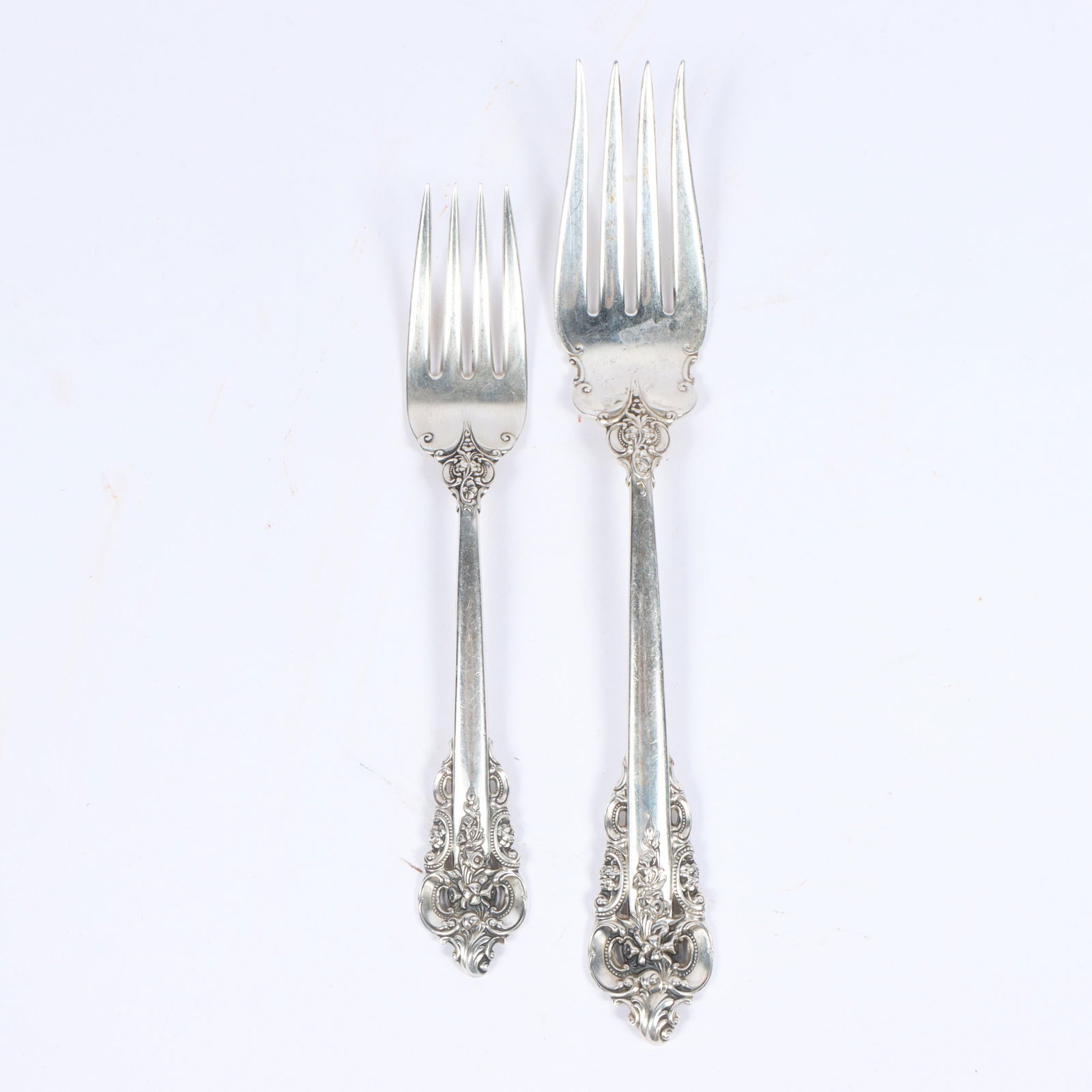 Wallace Silversmiths Grand Baroque sterling silver 2pc group: salad fork and dinner fork 8 1/4'H x 1: Wallace Silversmiths Grand Baroque sterling silver 2pc group: salad fork and dinner fork 4.180 Troy Oz 8 1/4"H x 1 1/2"W (larger)