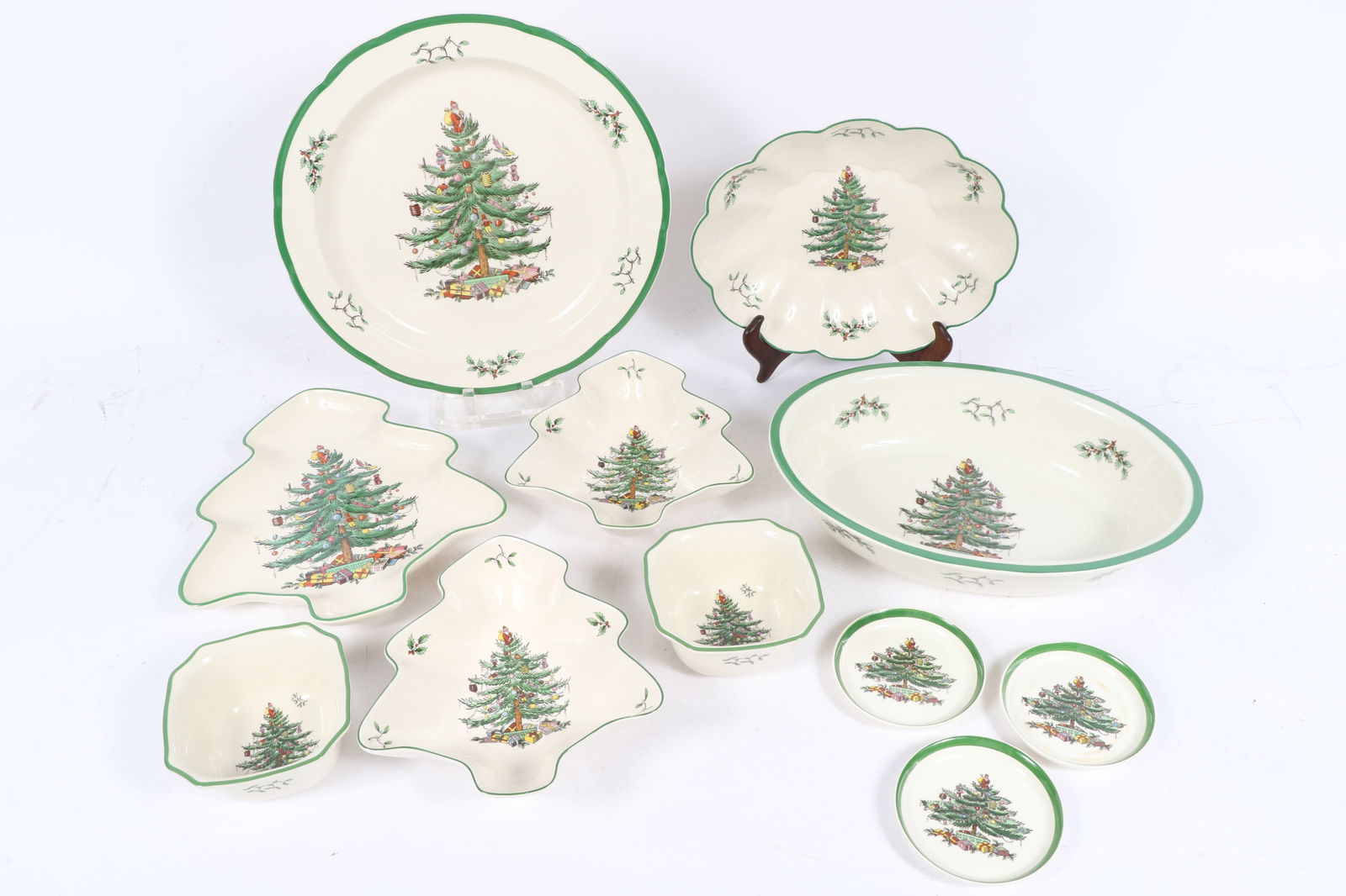 Spode Christmas Tree pattern dishware 12 1/2' Diam. (largest plate) (1 of 13)