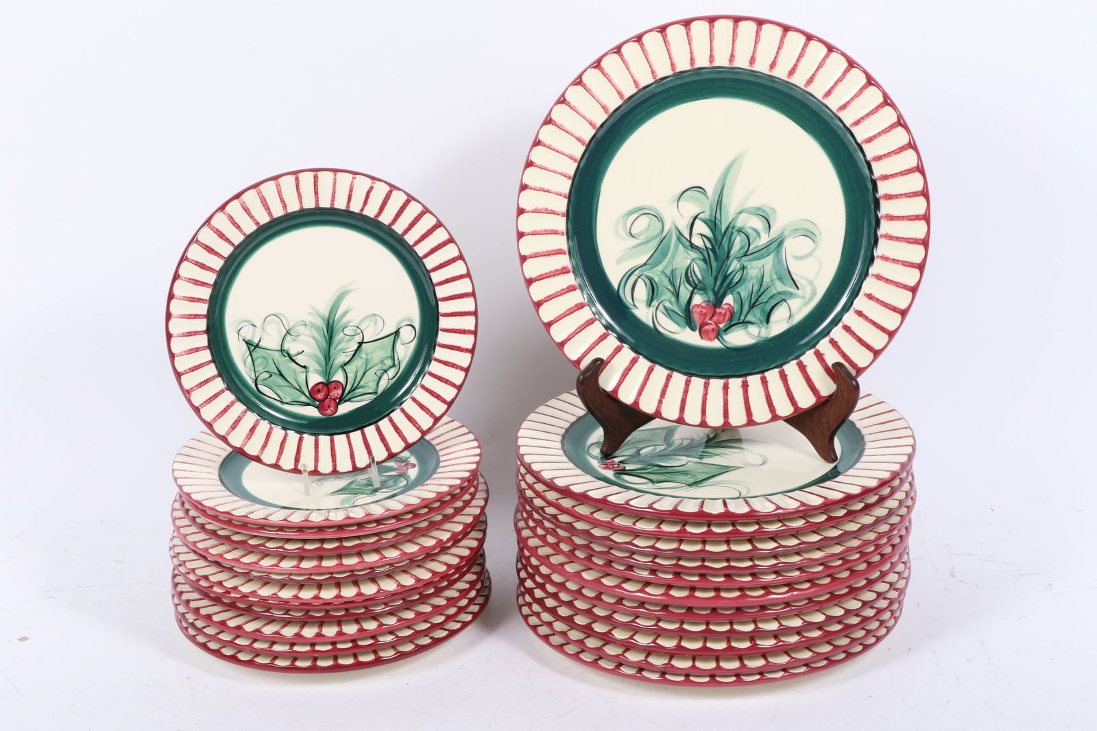 Gail Pittman Hollylujah pattern dinnerware, 24pc: 12 dinner plates, 12 salad plates 10 1/4'Diam: Gail Pittman Hollylujah pattern dinnerware, 24pc: 12 dinner plates, 12 salad plates 10 1/4"Diam (largest plate)