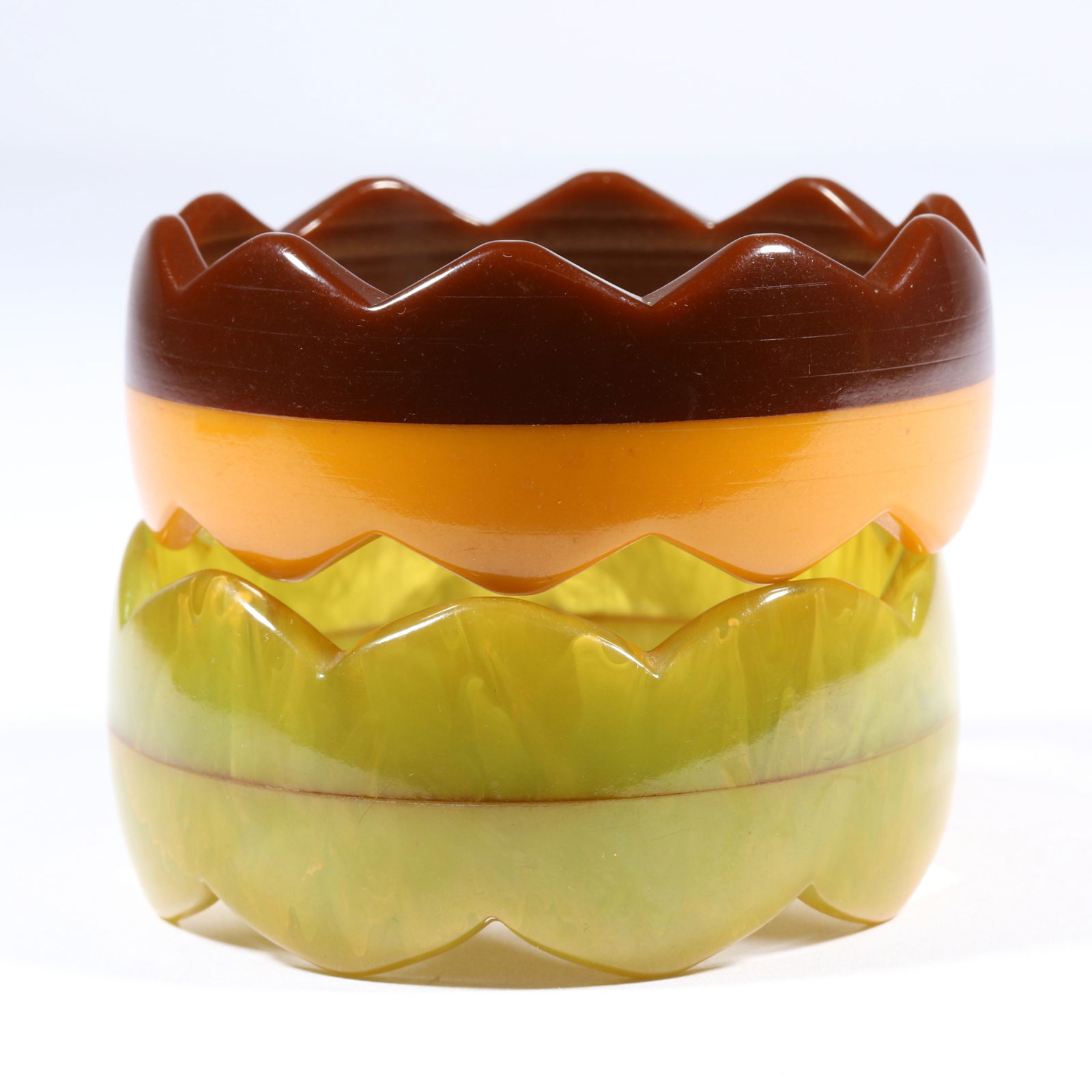 Vintage pair of two-tone marbled and solid sawtooth zig zag Bakelite bangle bracelets. 1 1/4'H x 2 (1 of 5)