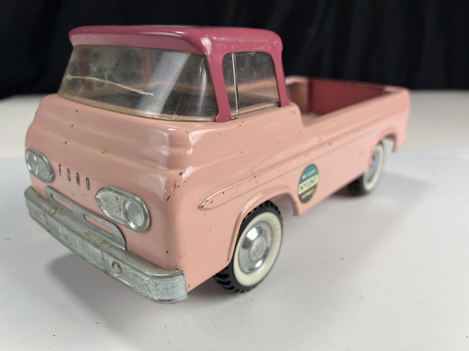 vintage Nylint Ford No. 6200 Kennels Pickup Truck, Ford Econoline (1 of 9)