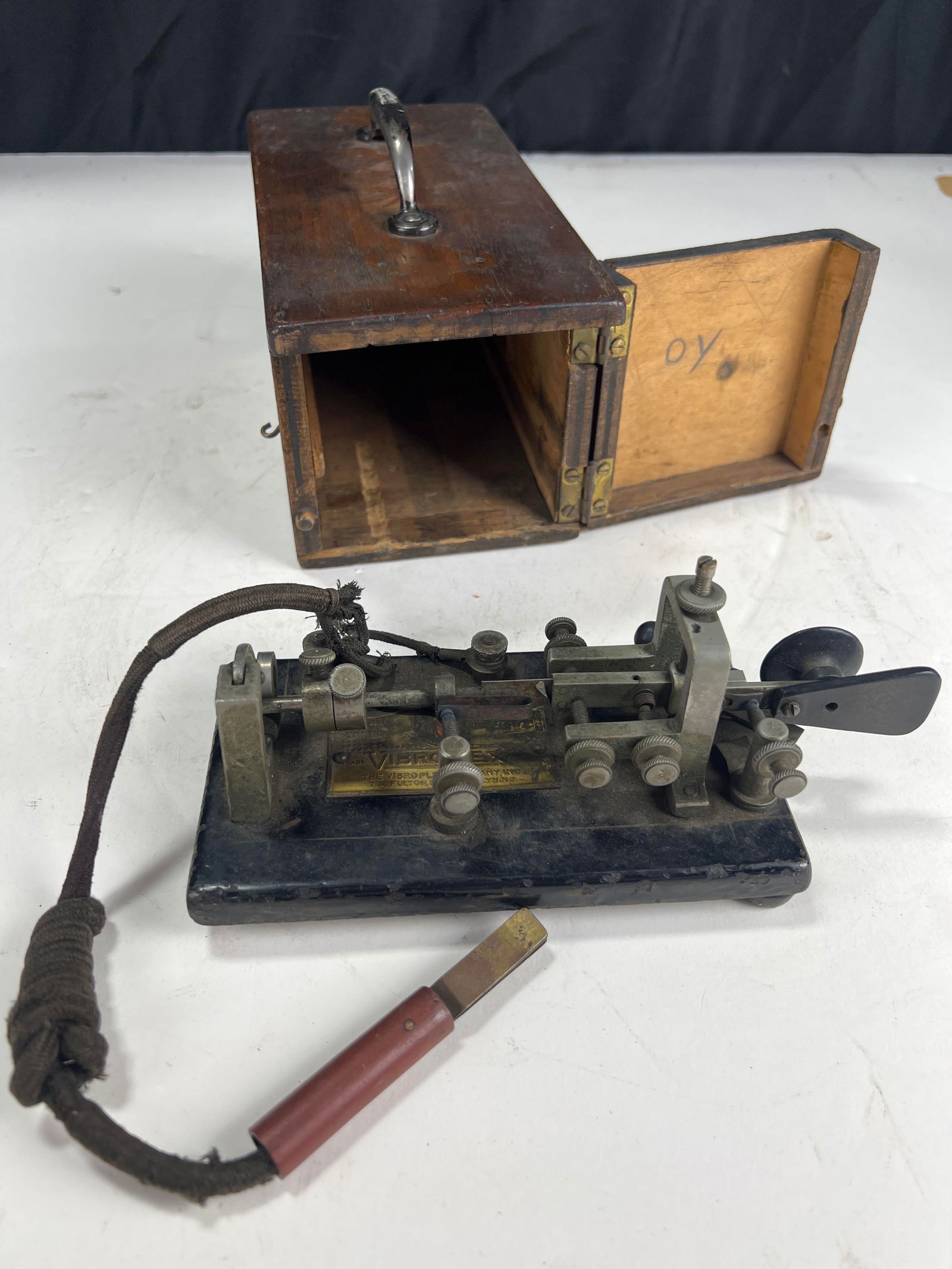 Vibroplex bug with original bespoke box and cable, telegraph key, railroad history (1 of 6)