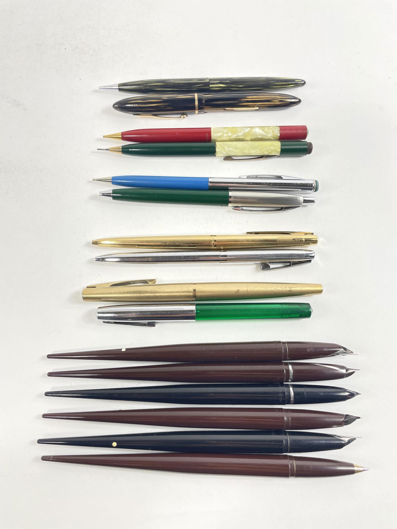 Lot of 16 vintage Sheaffer pens and mechanical pencils. (1 of 4)