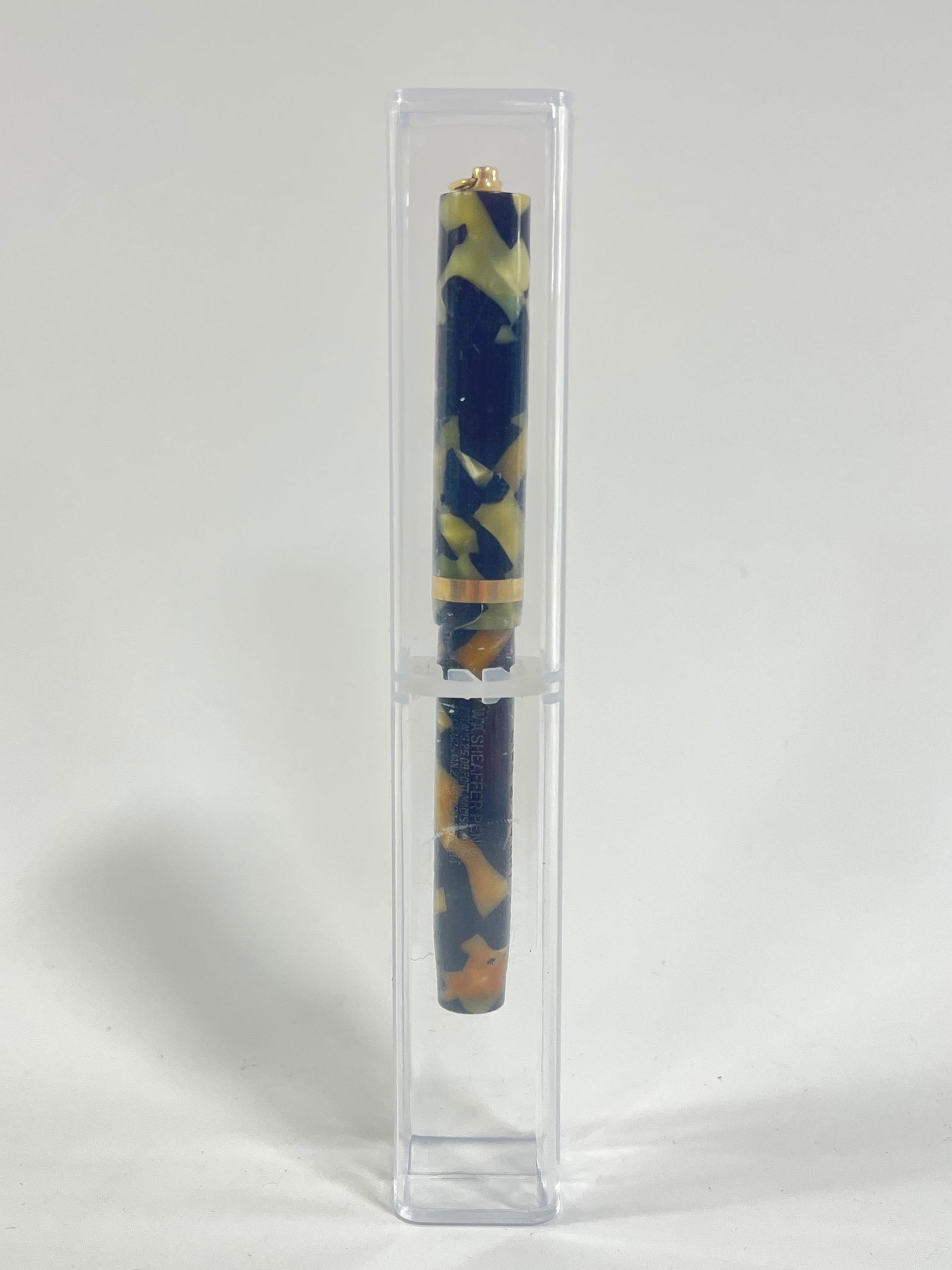 Sheaffer Vintage White Dot Black and Pearl/tortoise shell Fountain Pen: Sheaffer Vintage White Dot Black and Pearl/tortoise shell Fountain Pen Stored in plastic case