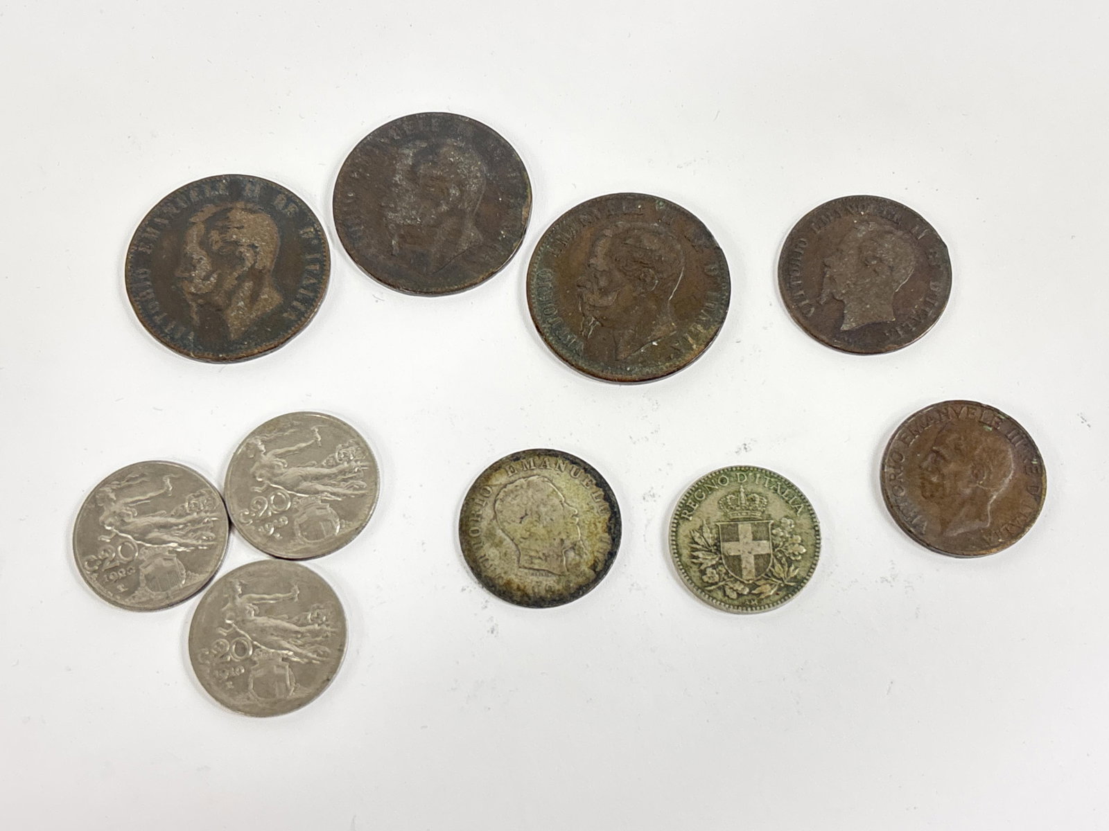 Lot of 10 1800s to early 1900s Italian coins, 3 1986 10 centesimi coins, 3 1910 20 centesimi coins,: Lot of 10 1800s to early 1900s Italian coins, 3 1986 10 centesimi coins, 3 1910 20 centesimi coins, 1861 5 centesimi coin, 1925 10 centesimi coin with honey bee, 1918 20 centesimi coin, 1863 50 Centes