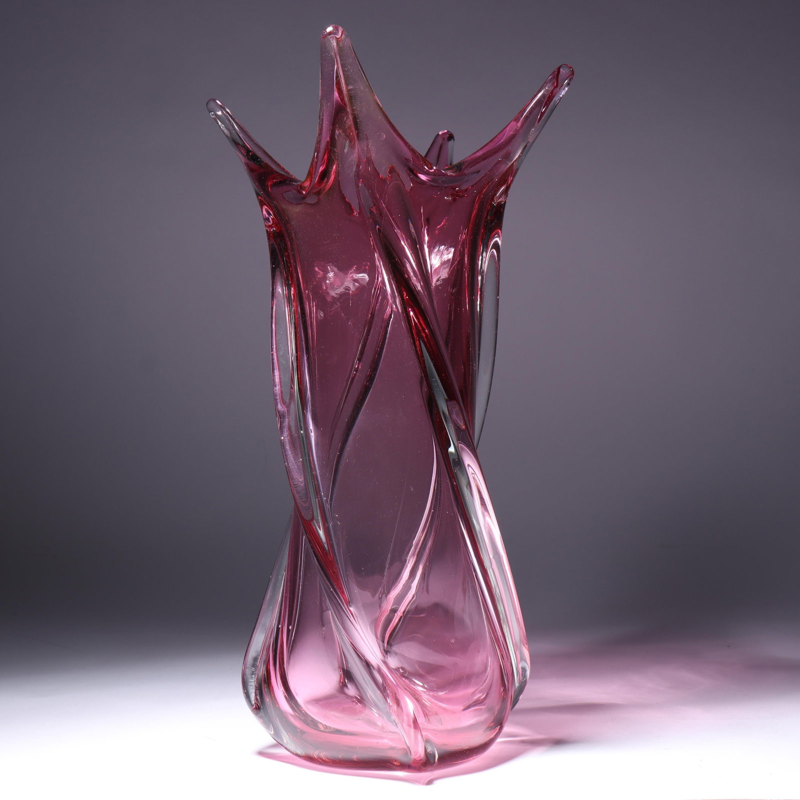 Fratelli Toso, attributed, Murano art glass vase, 1950 13 1/2"H x 8 1/2"W: Fratelli Toso, attributed, Murano art glass vase, 1950 Provenance: Richard Birt, purchased by the owner. 13 1/2"H x 8 1/2"W