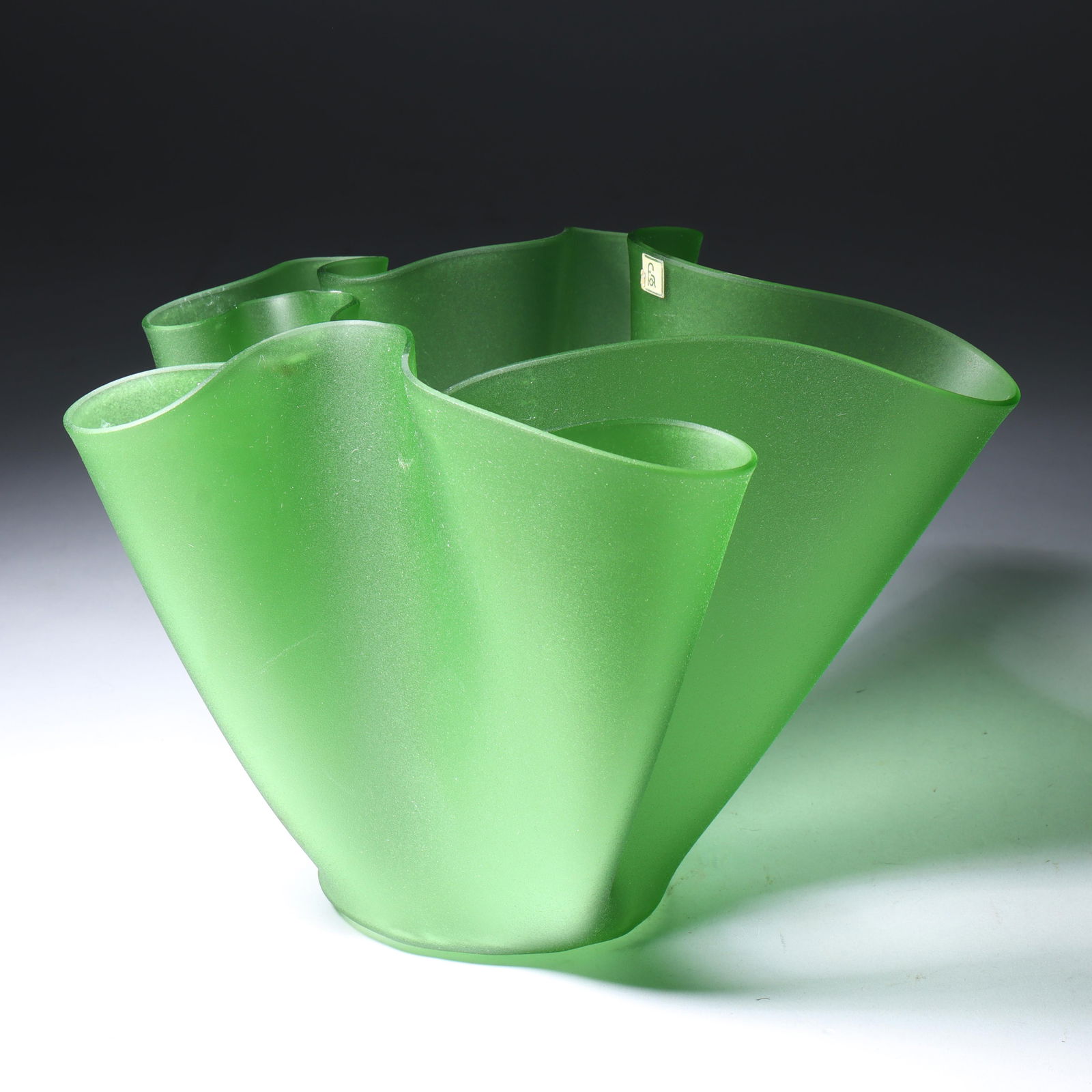 Fazzoletto (Cartoccio) vase designed by Pietro Chiesa for Vetri d'Arte Fontana, Milan, Italy, 1936.: Fazzoletto (Cartoccio) vase designed by Pietro Chiesa for Vetri d'Arte Fontana, Milan, Italy, 1936. Label attached. 5 1/4"H x 7"W