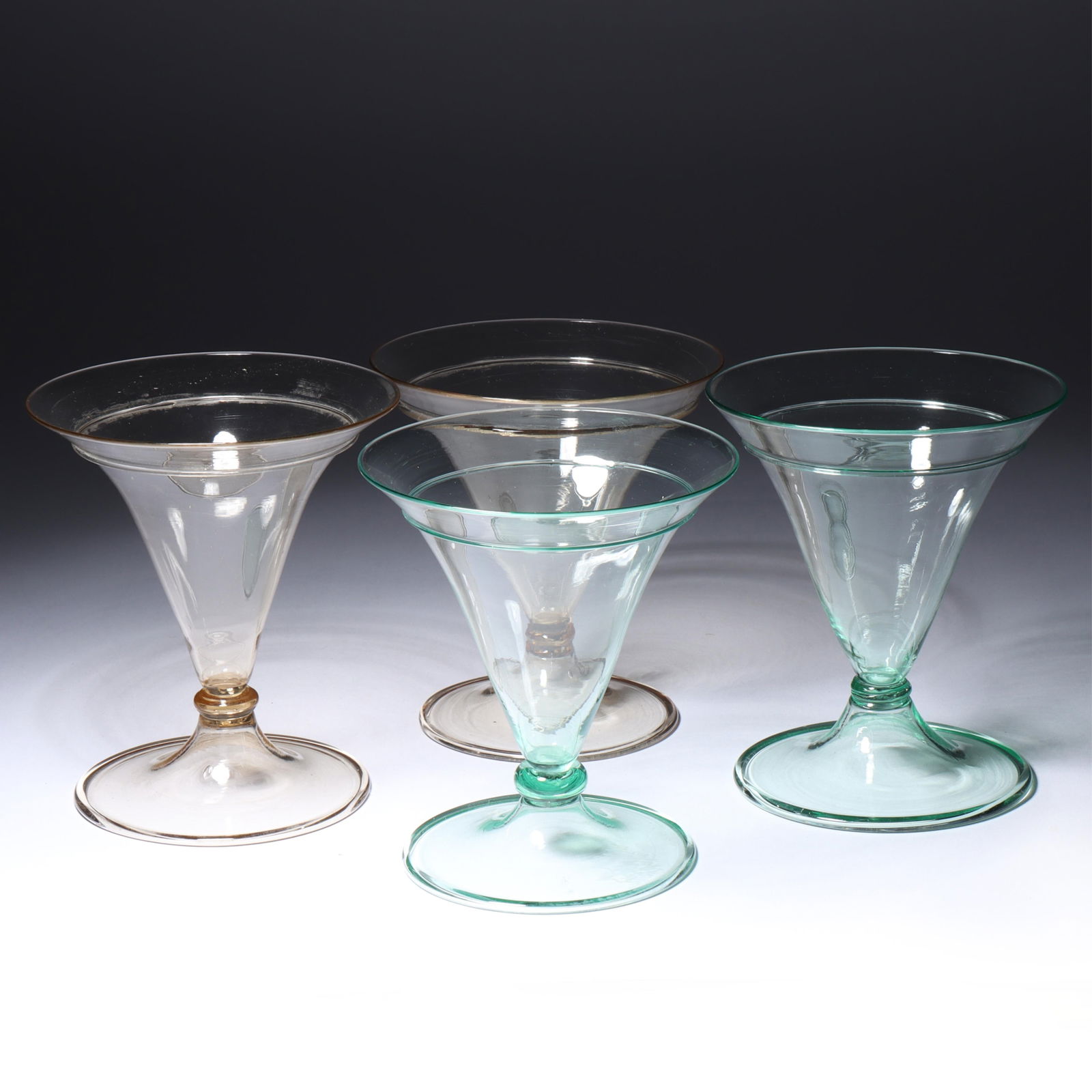 Four Maestri Vetrai Muranesi (MVM) Murano Cappellin ca. 1925 tulip-shaped, dome footed drinking: Four Maestri Vetrai Muranesi (MVM) Murano Cappellin ca. 1925 tulip-shaped, dome footed drinking glasses with flattened knop and applied filament in green and pale straw One glass marked with acid stam