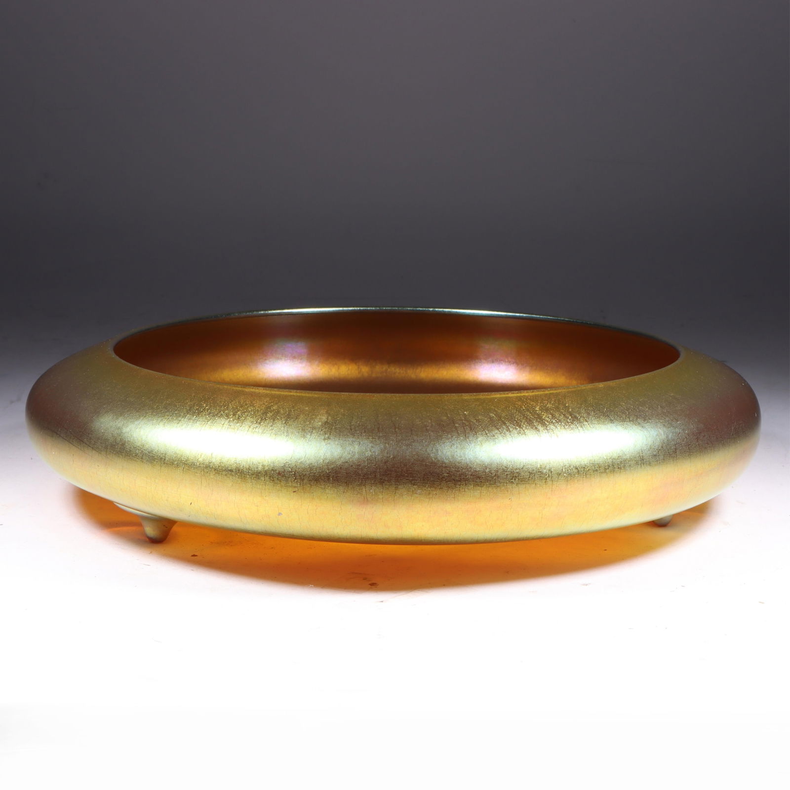 Frederick Carder Steuben Gold Aurene Centerpiece Bowl Nouveu Art Glass 2 1/2?H x 12?Diam.: Frederick Carder Steuben Gold Aurene Centerpiece Bowl Nouveu Art Glass iridescent gold finish. 2 1/2?H x 12?Diam.