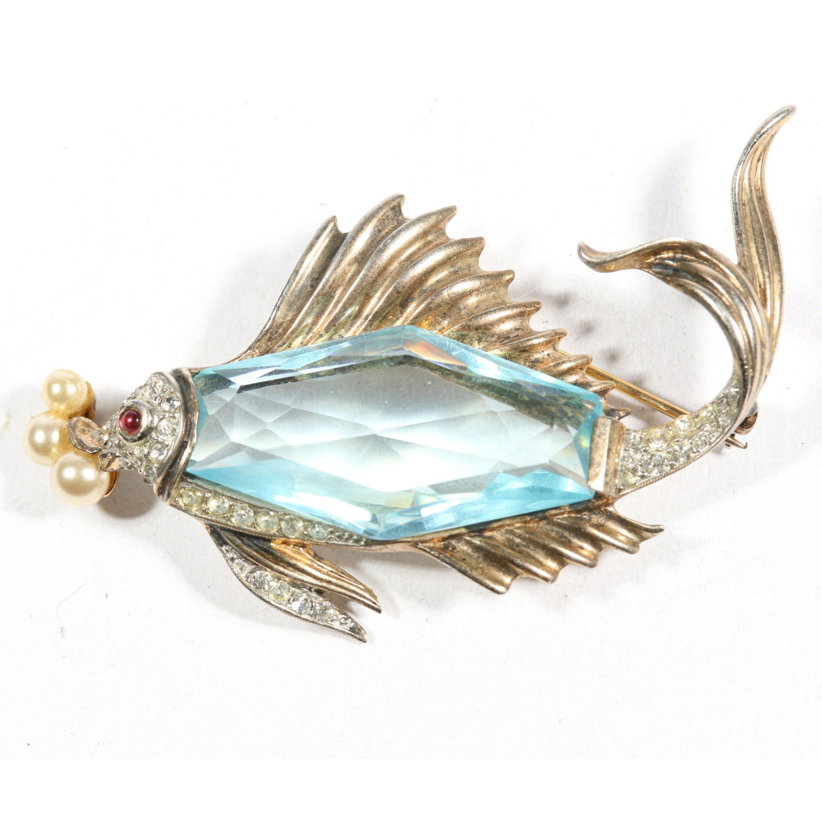 Trifari Alfred Philippe sterling vermeil aqua jewel belly fish brooch with faux pearl bubbles. 1: Trifari Alfred Philippe sterling vermeil aqua jewel belly fish brooch with faux pearl bubbles. 1 1/2"H x 2 5/8"W